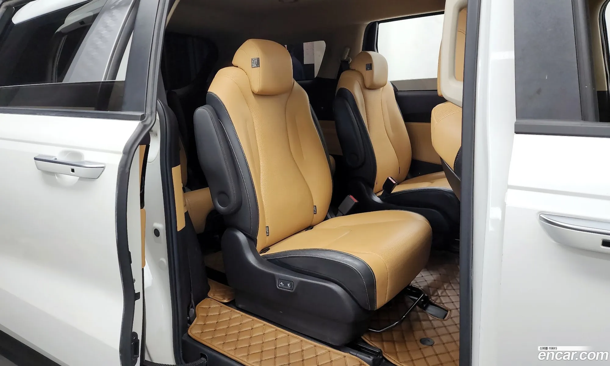 Kia Carnival 2020 KNANB81BBMS038524 — 4