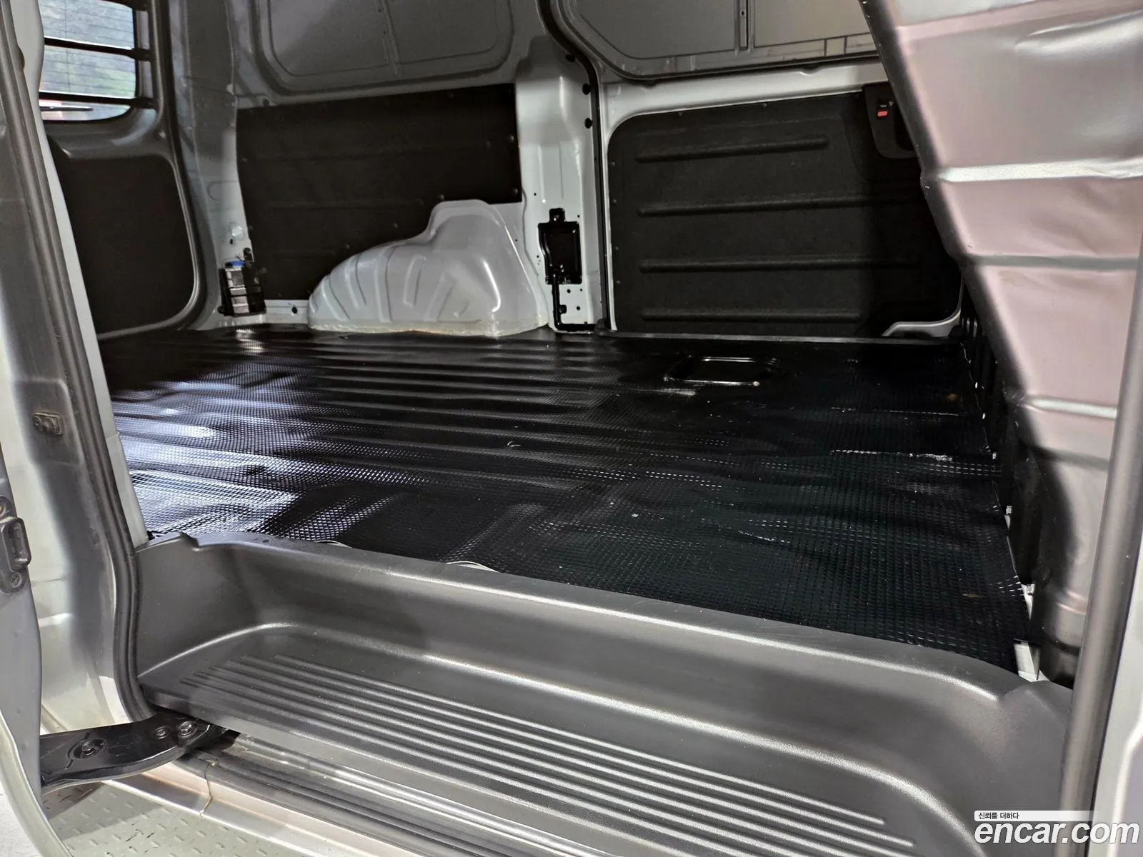 Hyundai Grand Starex 2016 — 18