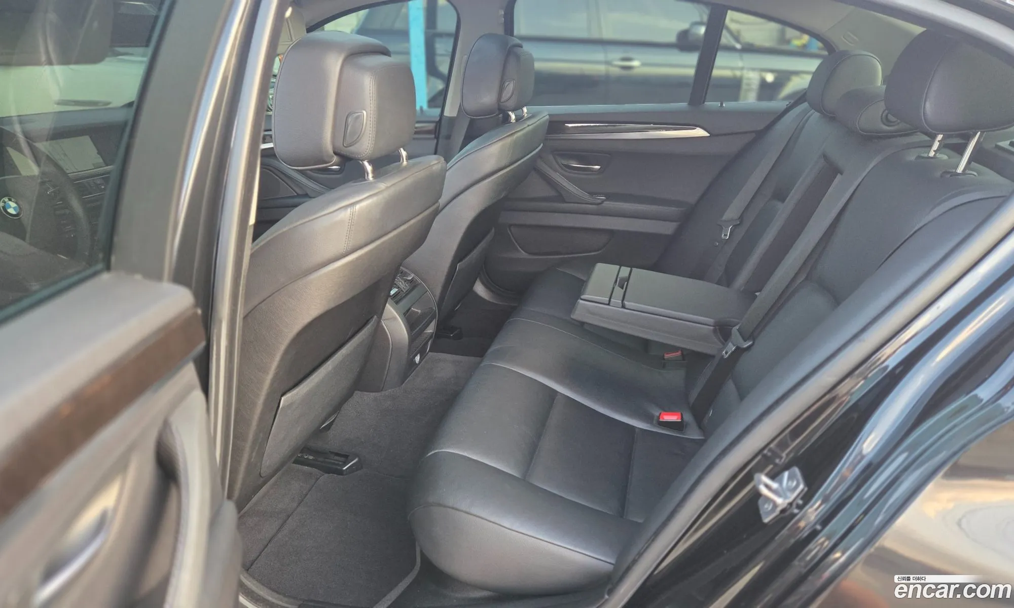 BMW 5 Series 2010 — 17