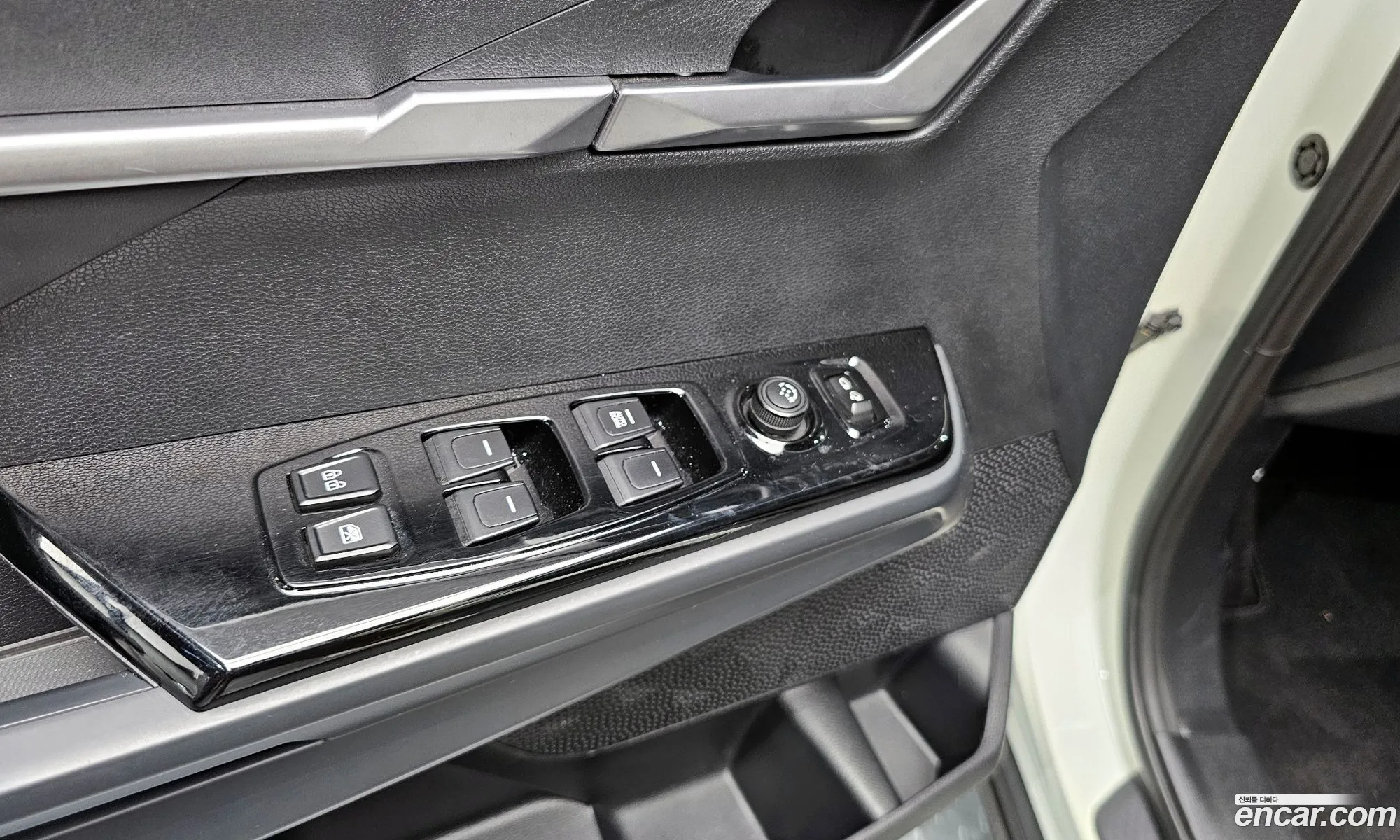KG Mobility (SsangYong) Torres 2022 — 18