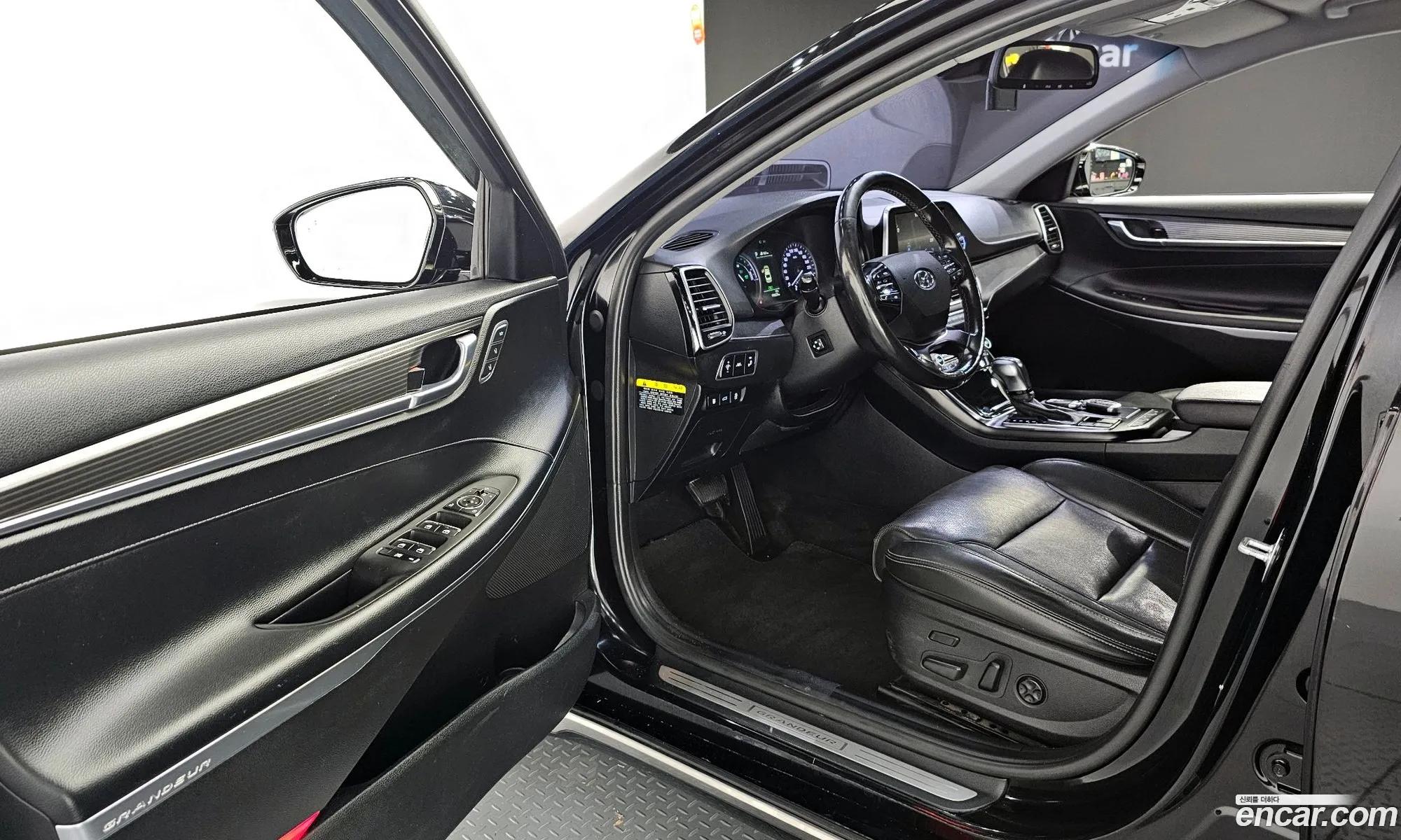 Hyundai Grandeur IG Hybrid 2018 — 17