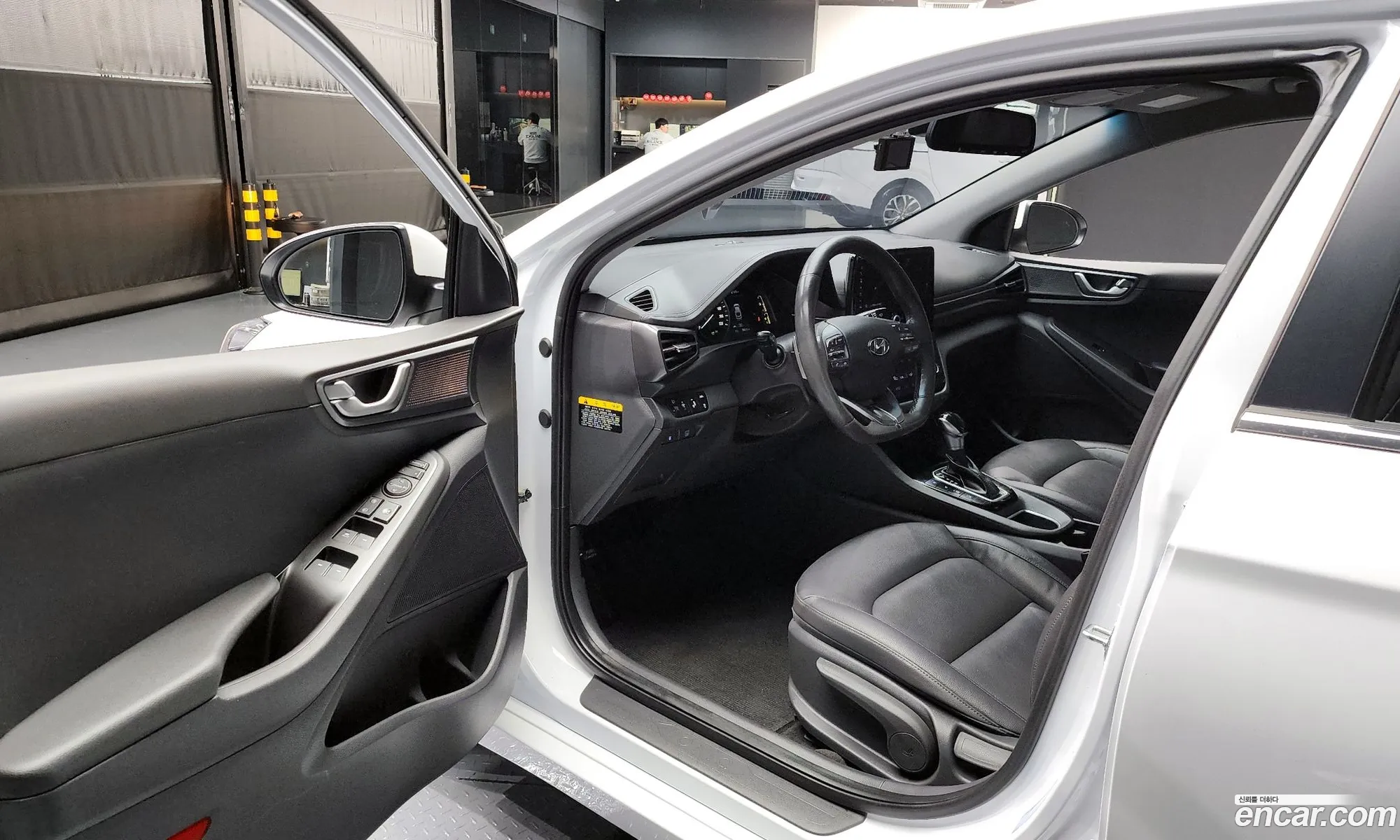 Hyundai Ioniq Hybrid 2020 — 3