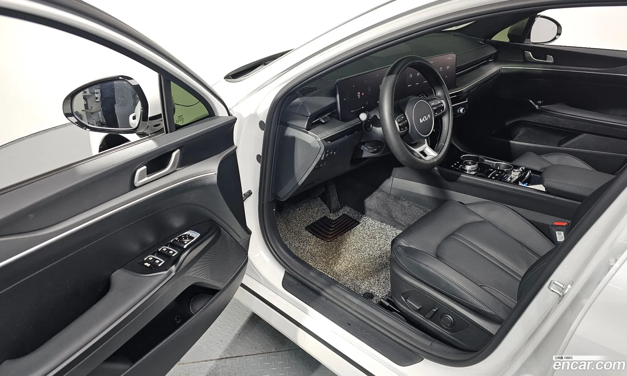 Kia K5 Hybrid 2025 — 4