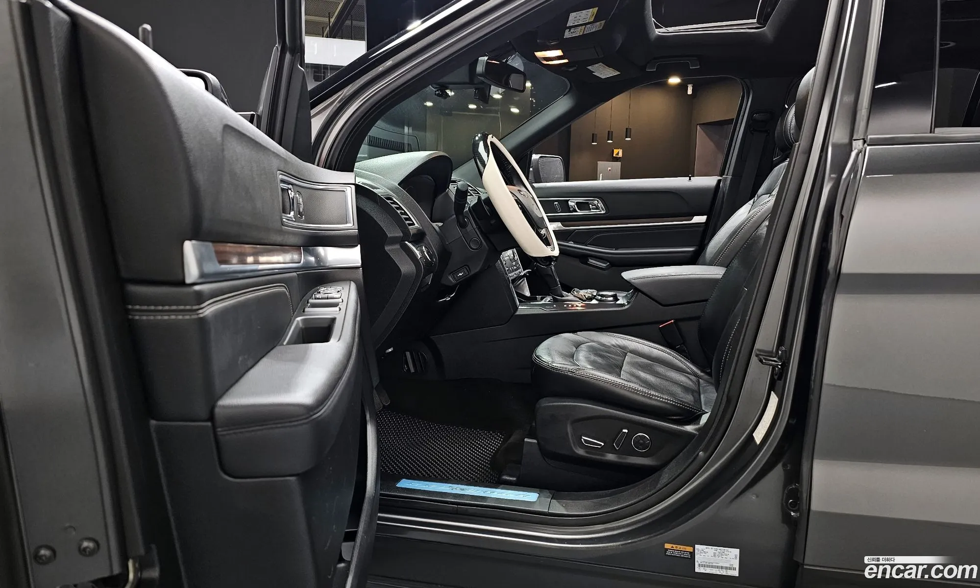 Ford Explorer 2017 1FM5K8FH2HGC12067 — 17