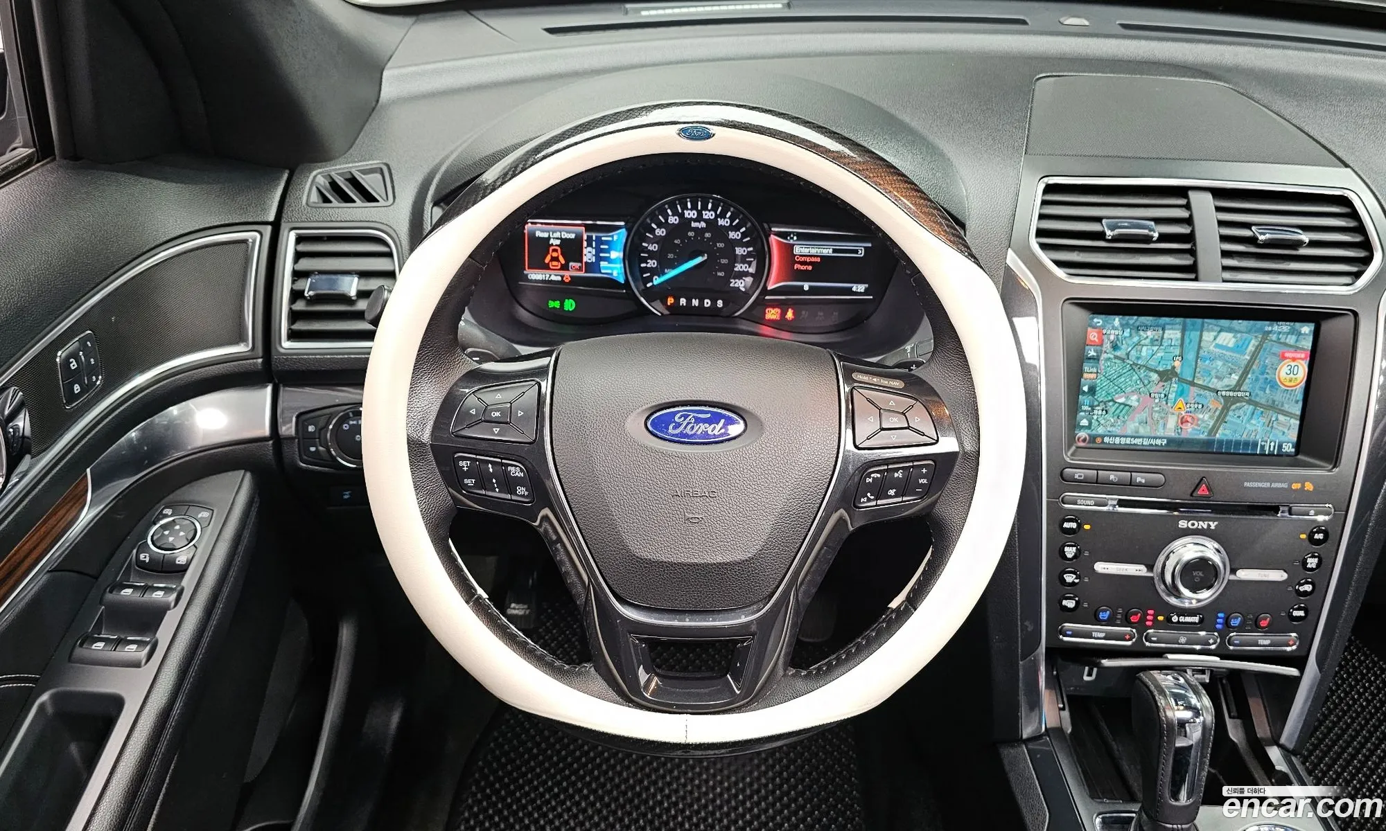 Ford Explorer 2017 1FM5K8FH2HGC12067 — 12