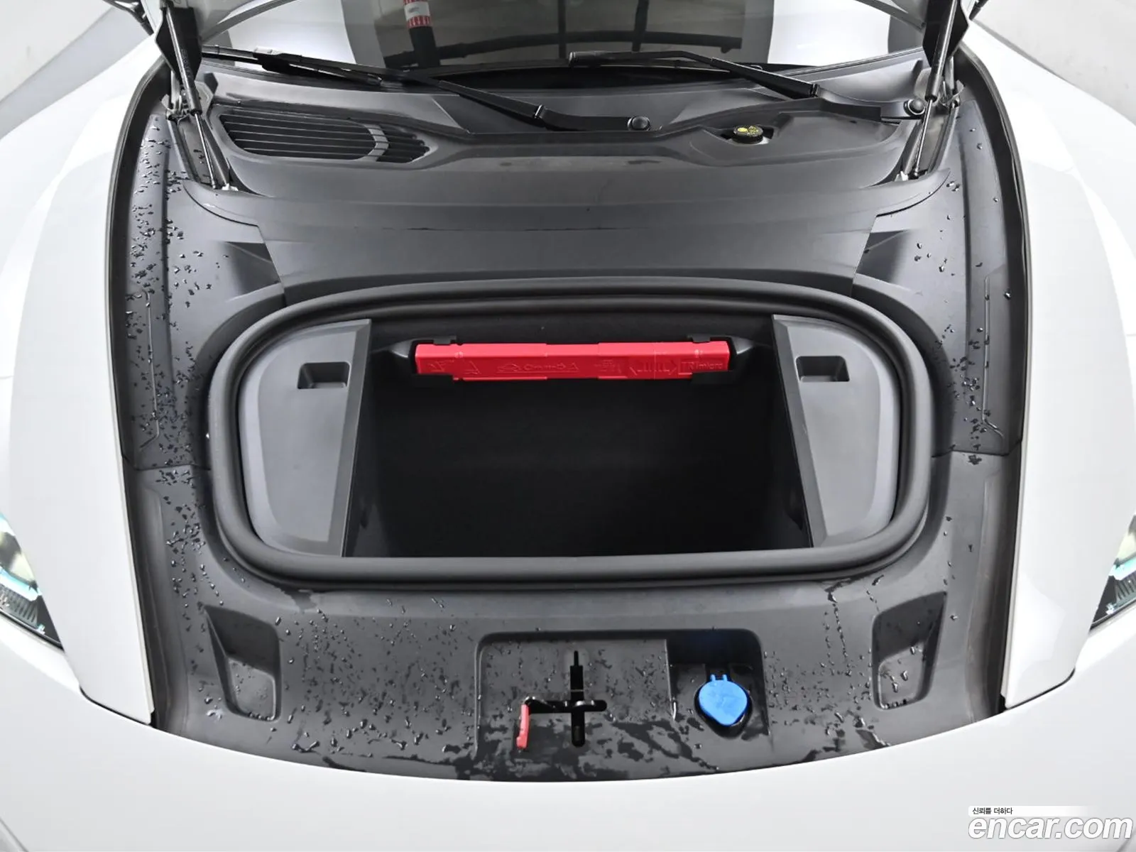 Porsche Taycan 2025 — 18