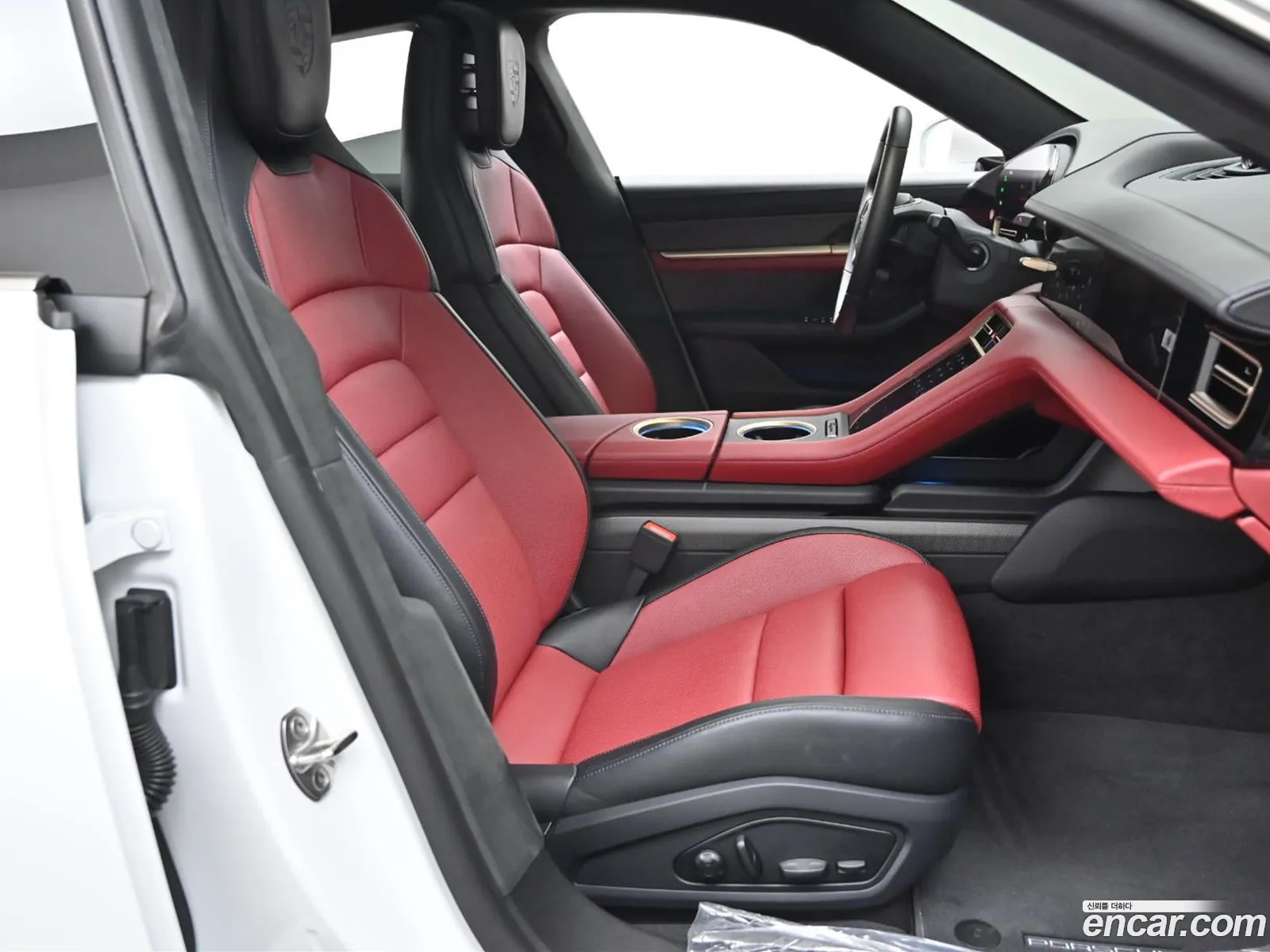 Porsche Taycan 2025 — 12