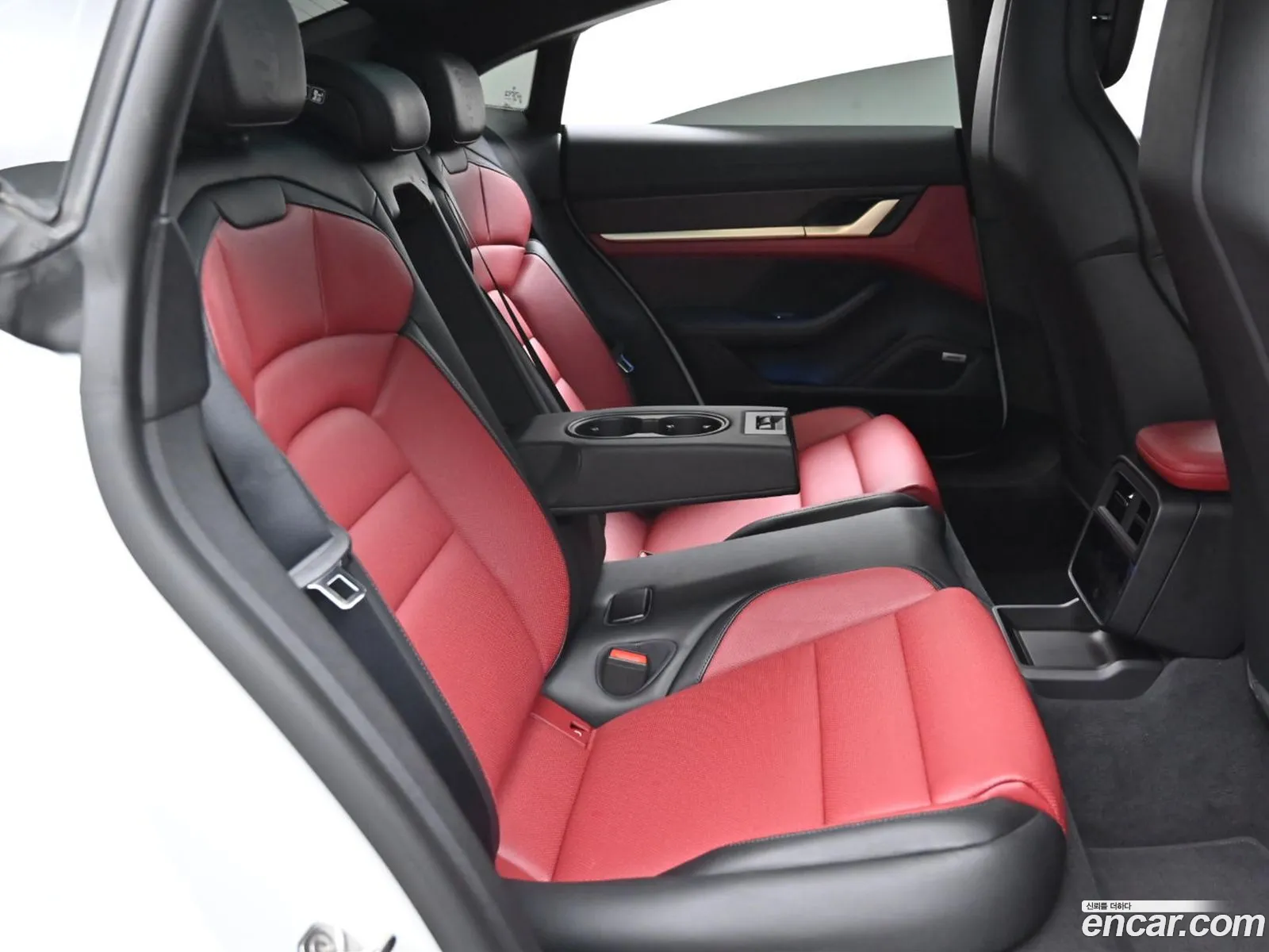 Porsche Taycan 2025 — 14