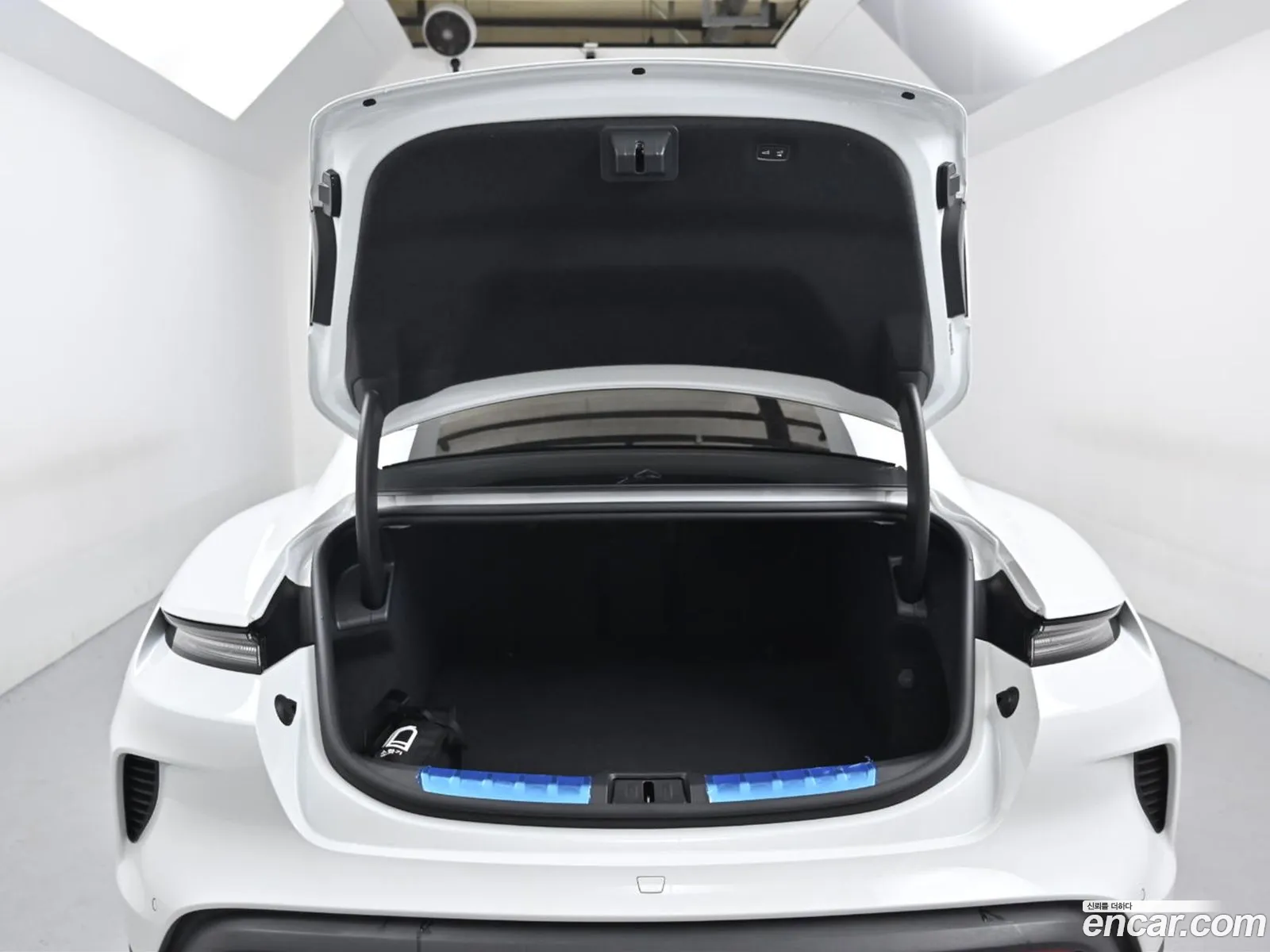 Porsche Taycan 2025 — 8