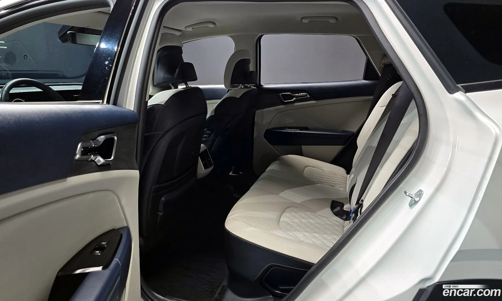 Kia Sportage Hybrid 2023 — 10