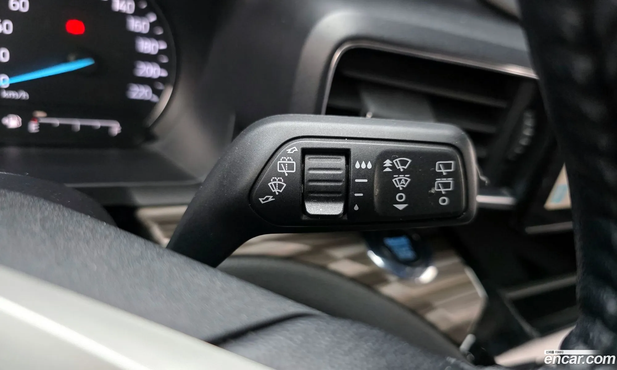 Ford Explorer 6th Gen 2022 1FM5K8FW4NNA00440 — 19