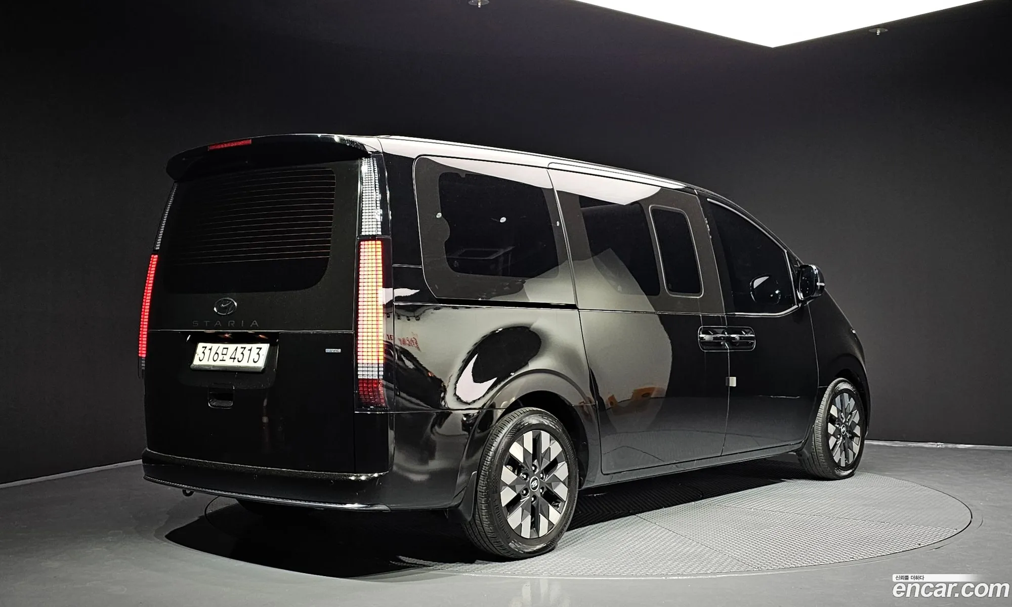 Hyundai Staria 2022 — 2