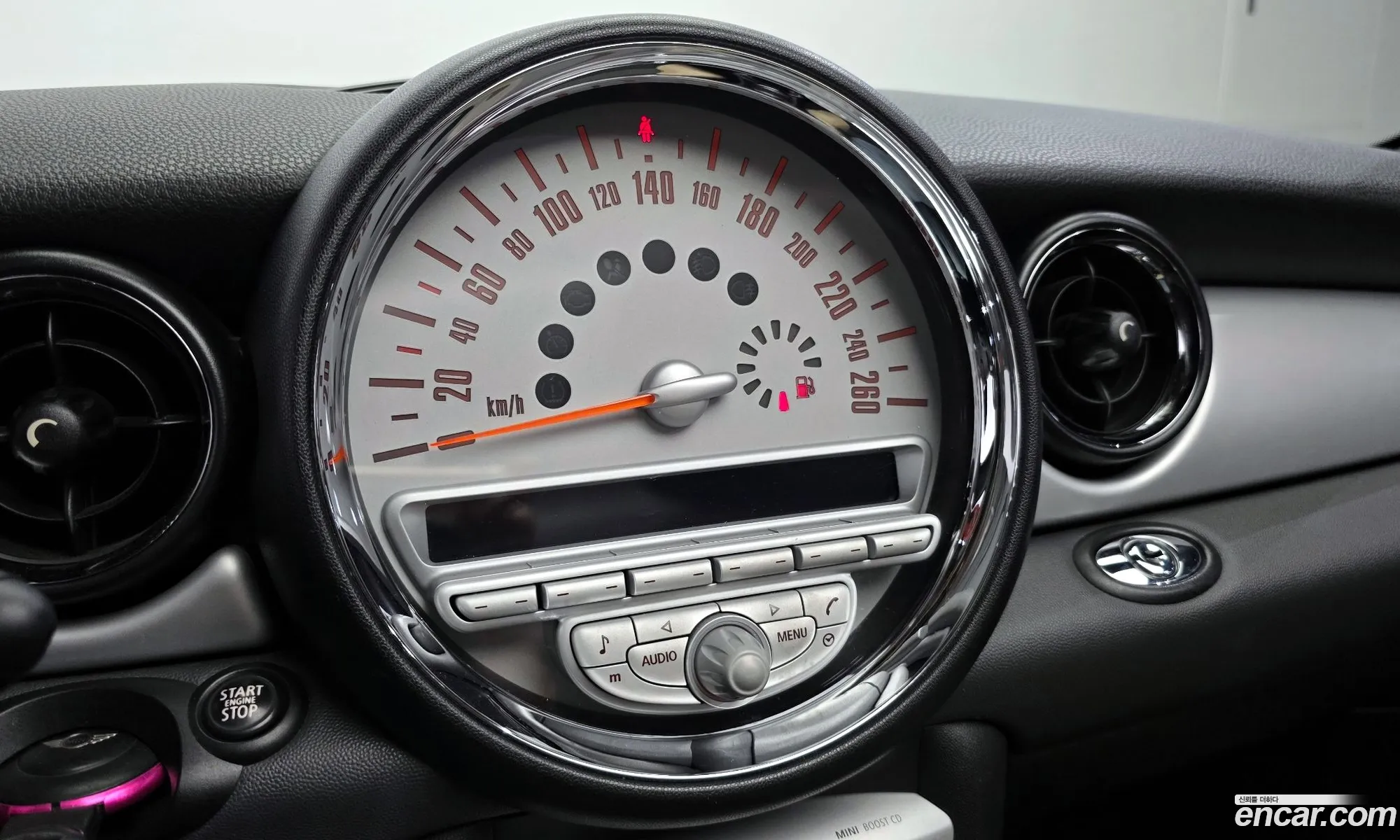 Mini Cooper Convertible 2010 WMWMR3109ATX68502 — 8