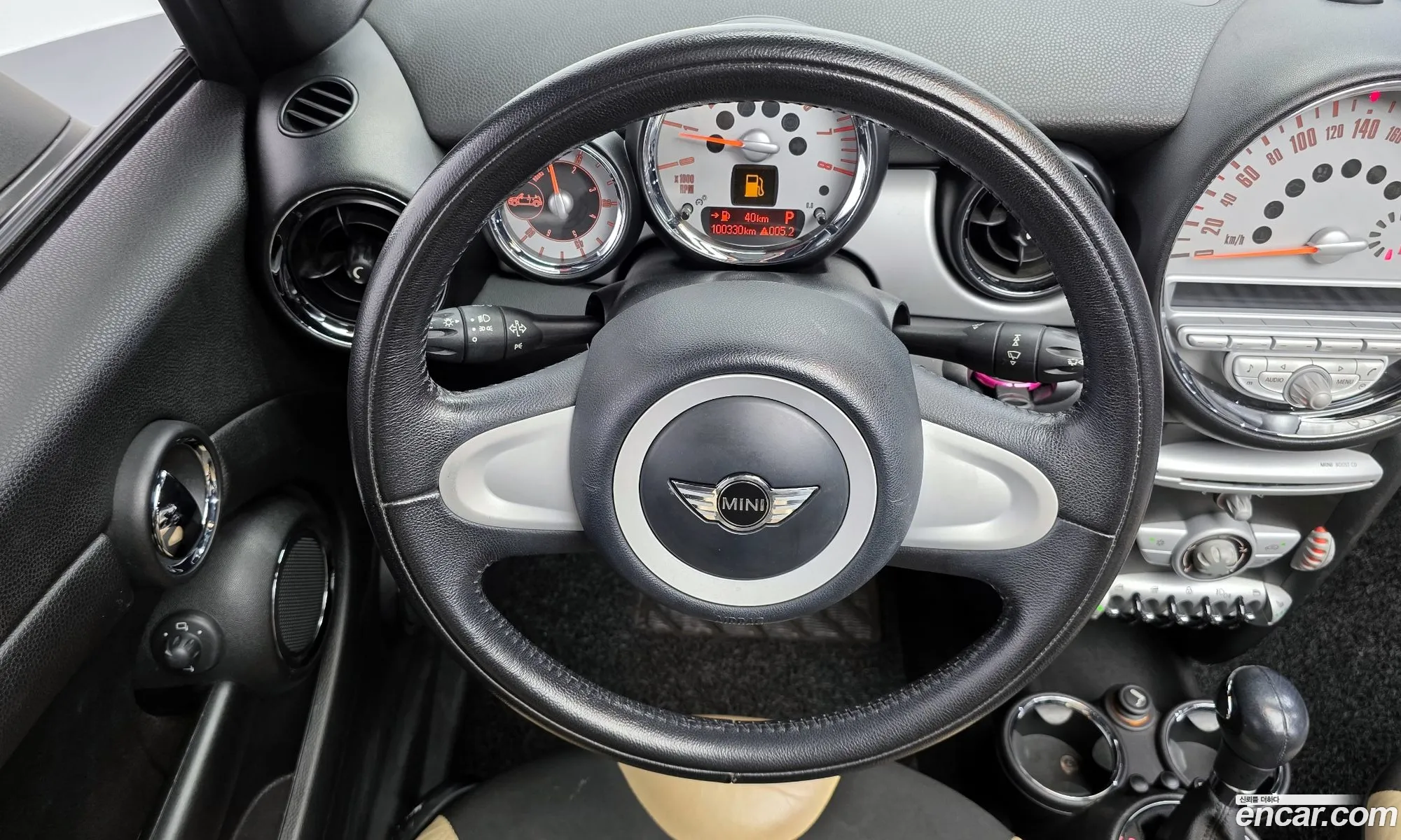 Mini Cooper Convertible 2010 WMWMR3109ATX68502 — 18