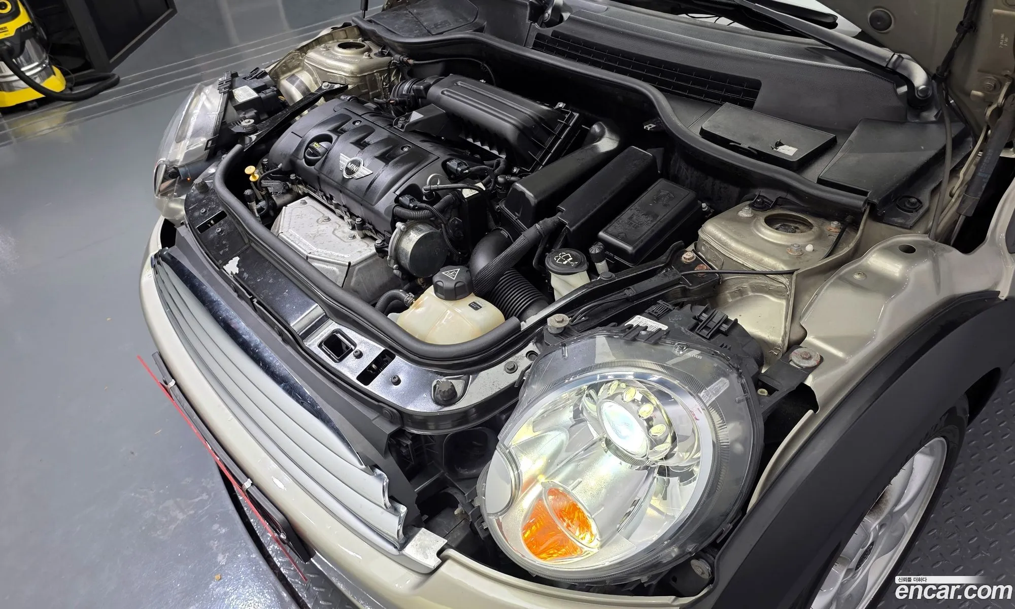 Mini Cooper Convertible 2010 WMWMR3109ATX68502 — 14
