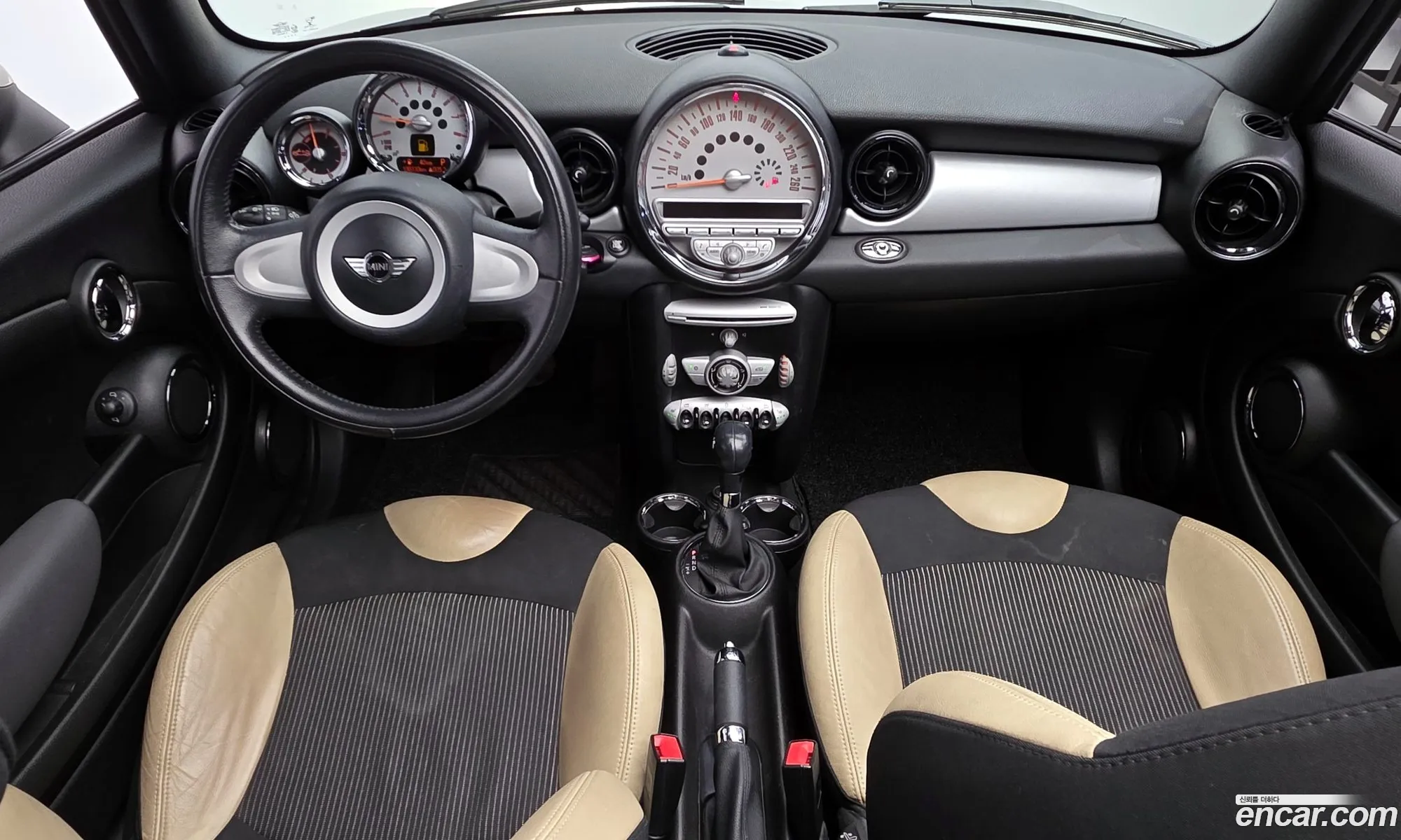 Mini Cooper Convertible 2010 WMWMR3109ATX68502 — 15