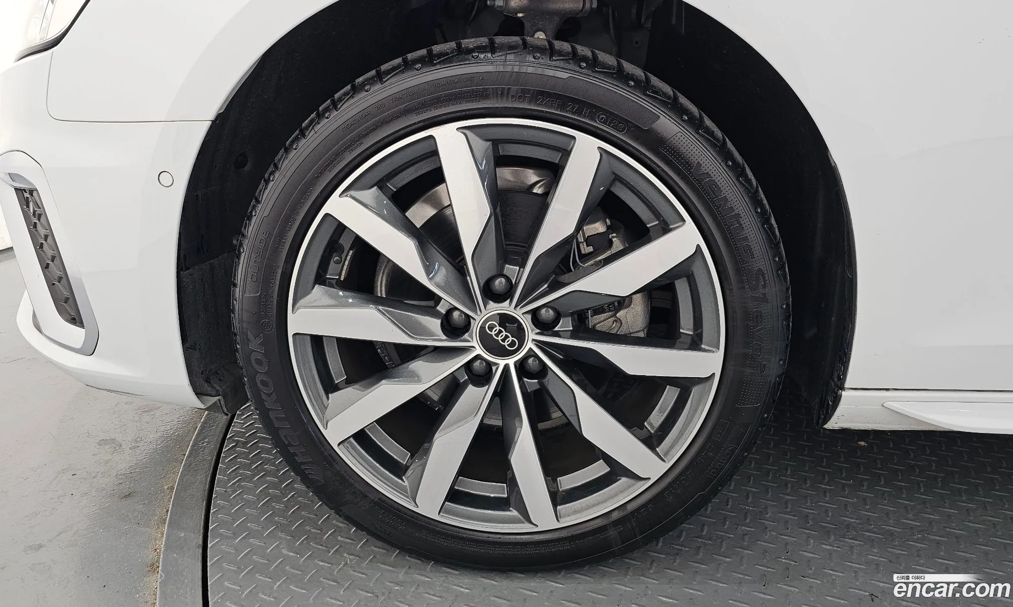 Audi A4 2023 WAUZZZF46PN013583 — 18
