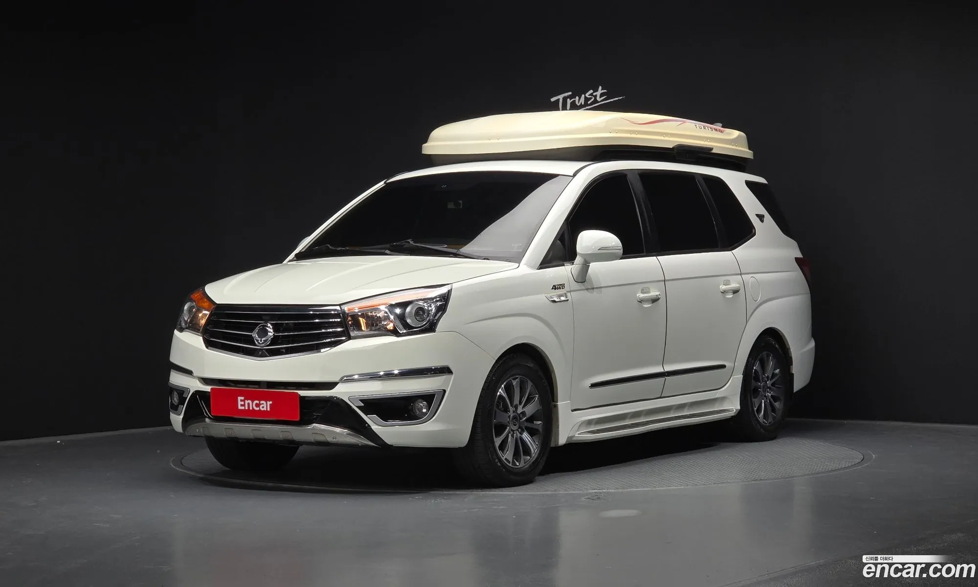 KG Mobility (SsangYong) Korando Turismo 2017 — 3