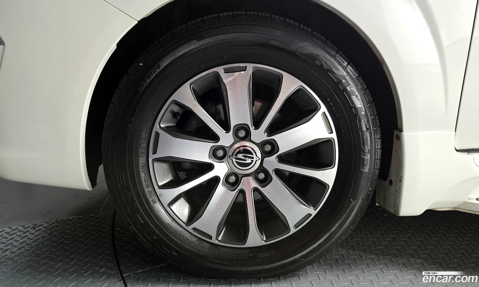 KG Mobility (SsangYong) Korando Turismo 2017 — 5