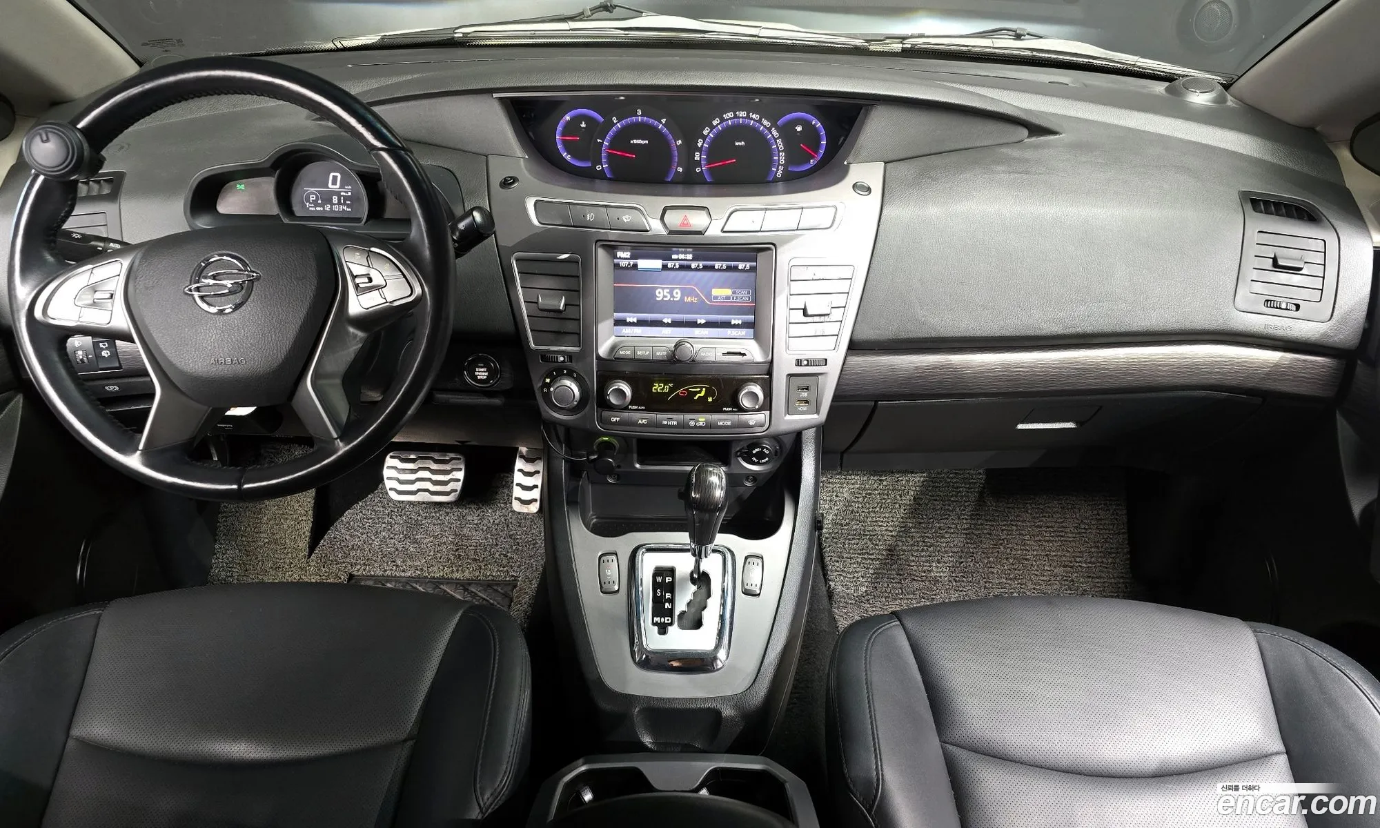 KG Mobility (SsangYong) Korando Turismo 2017 — 12