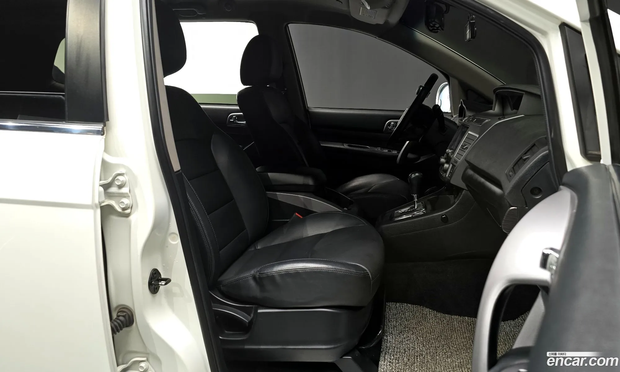 KG Mobility (SsangYong) Korando Turismo 2017 — 4