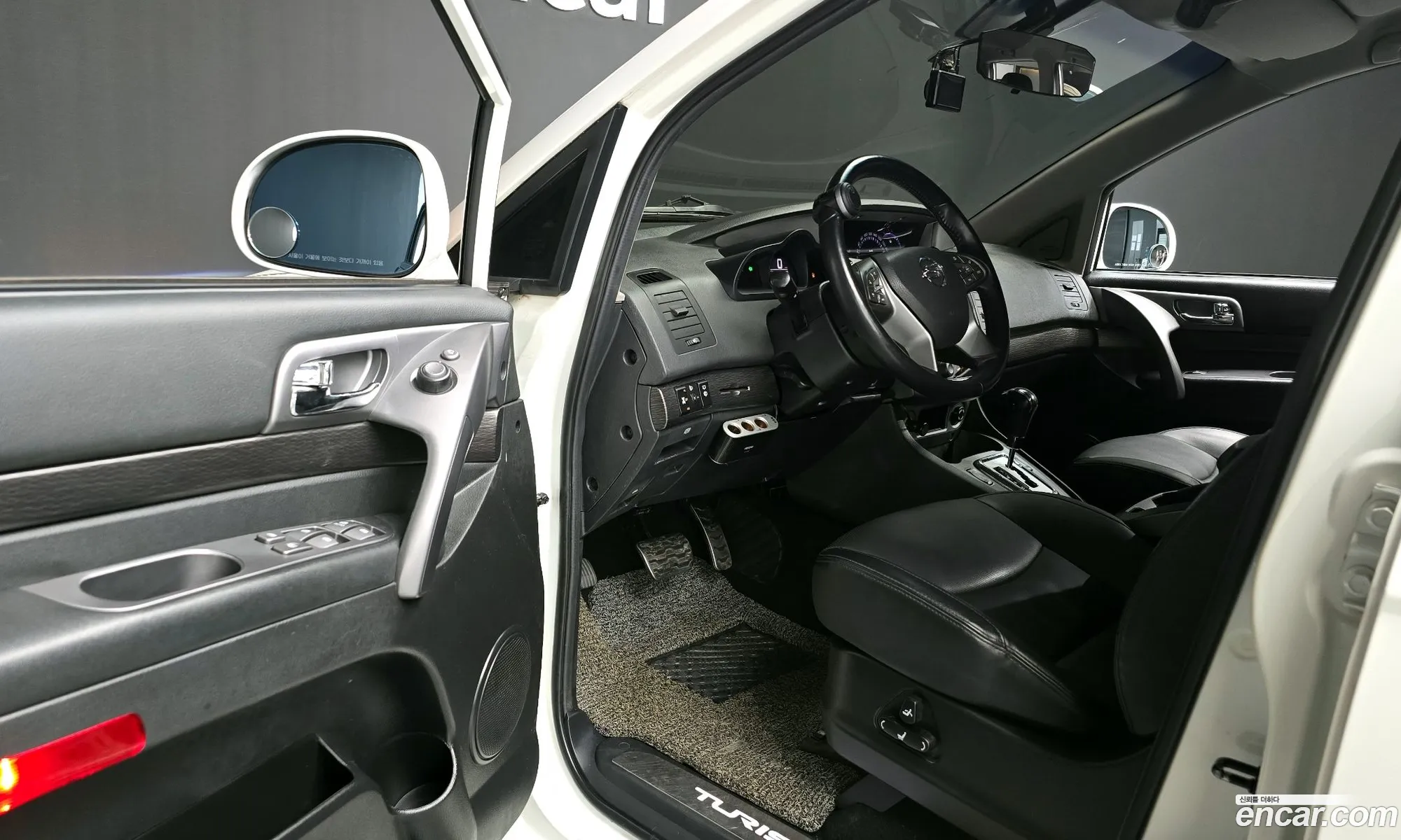 KG Mobility (SsangYong) Korando Turismo 2017 — 10
