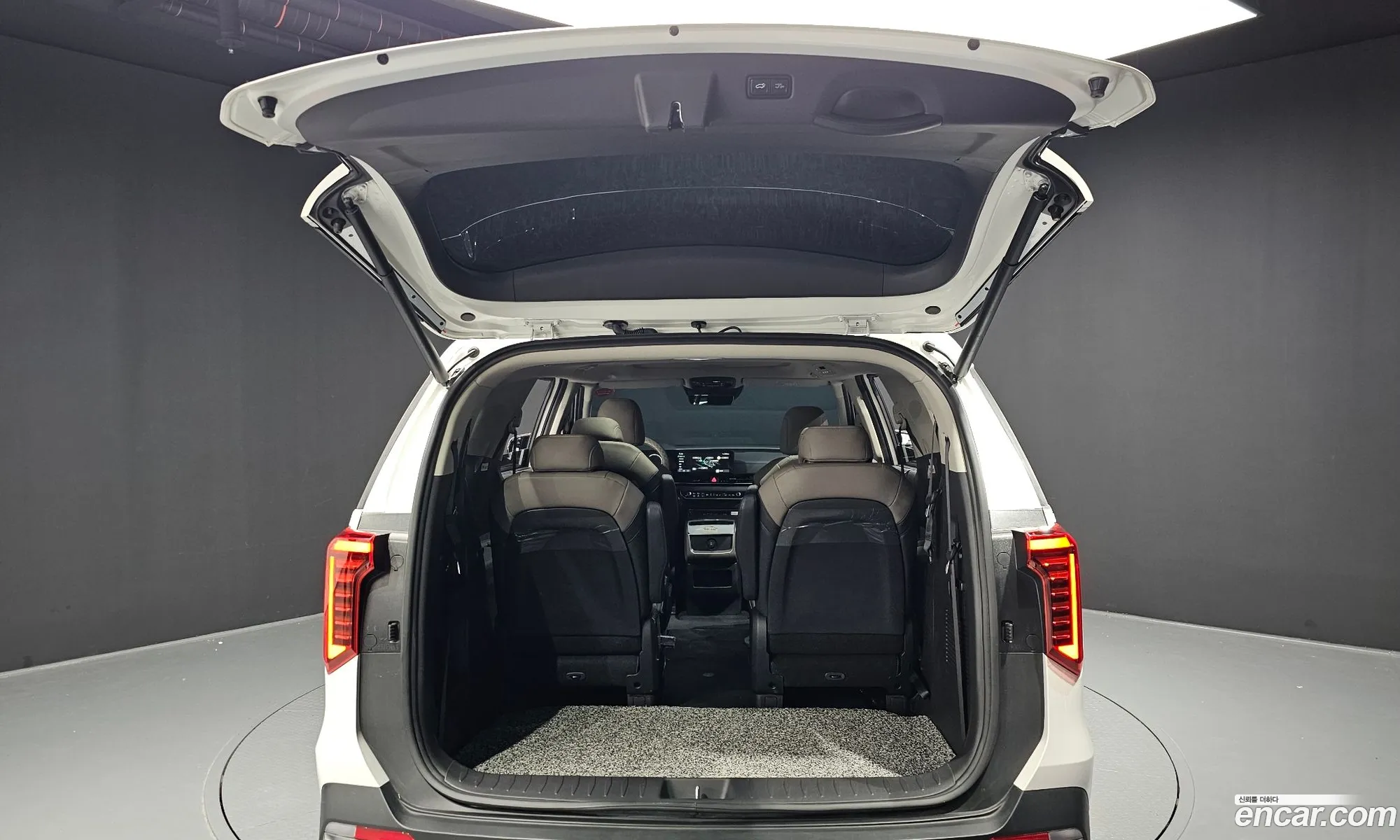 Kia Carnival 2024 — 17