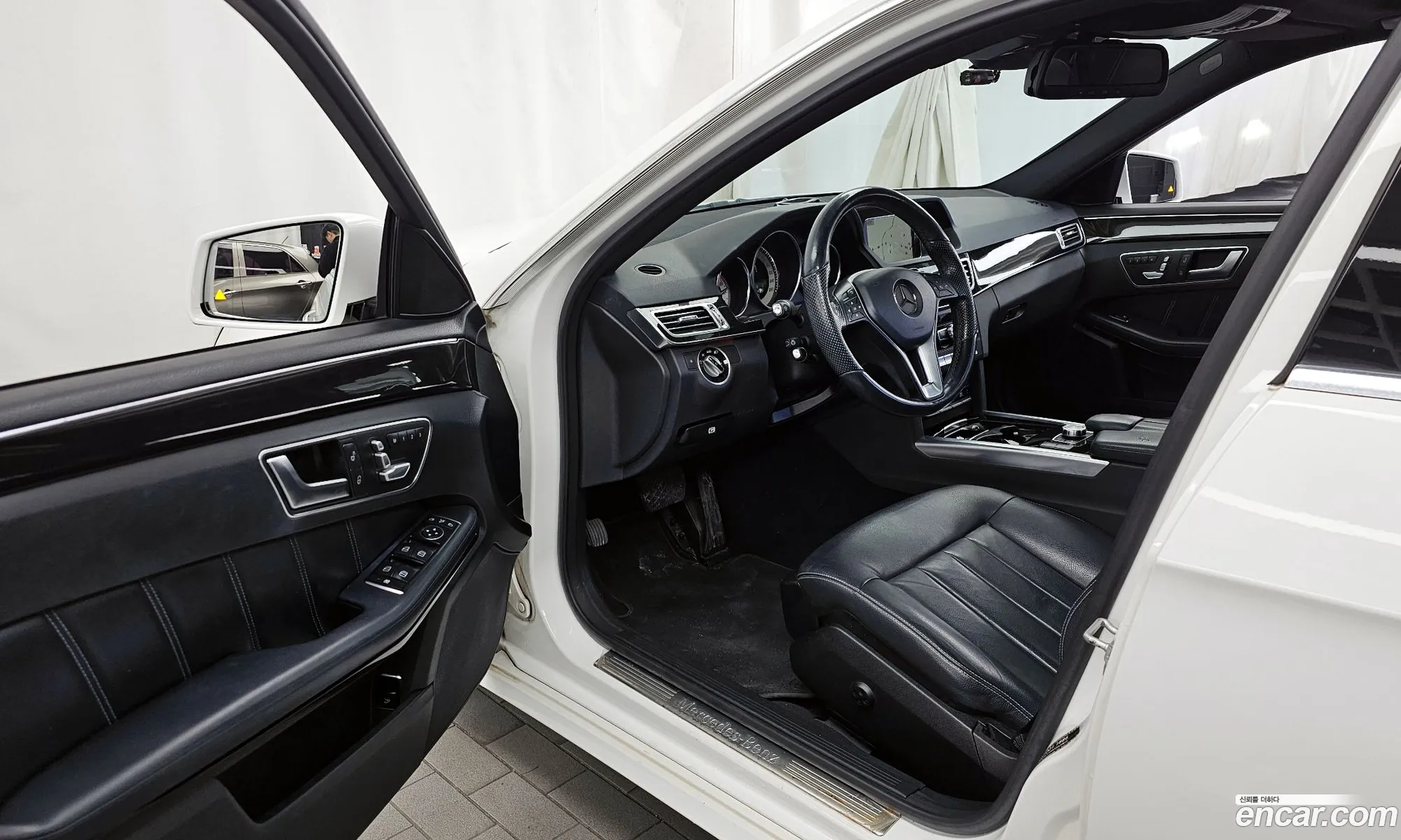 Mercedes-Benz E-Class W212 2014 WDDHF8CB7EB047203 — 15