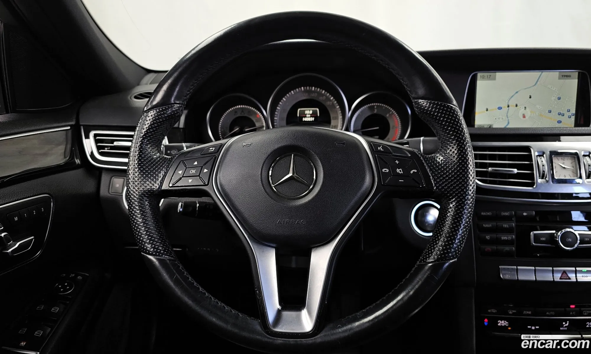 Mercedes-Benz E-Class W212 2014 WDDHF8CB7EB047203 — 10
