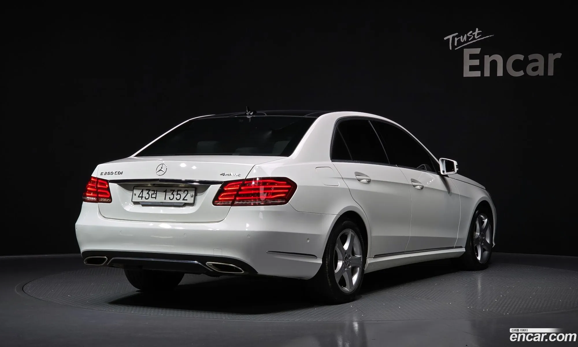 Mercedes-Benz E-Class W212 2014 WDDHF8CB7EB047203 — 14