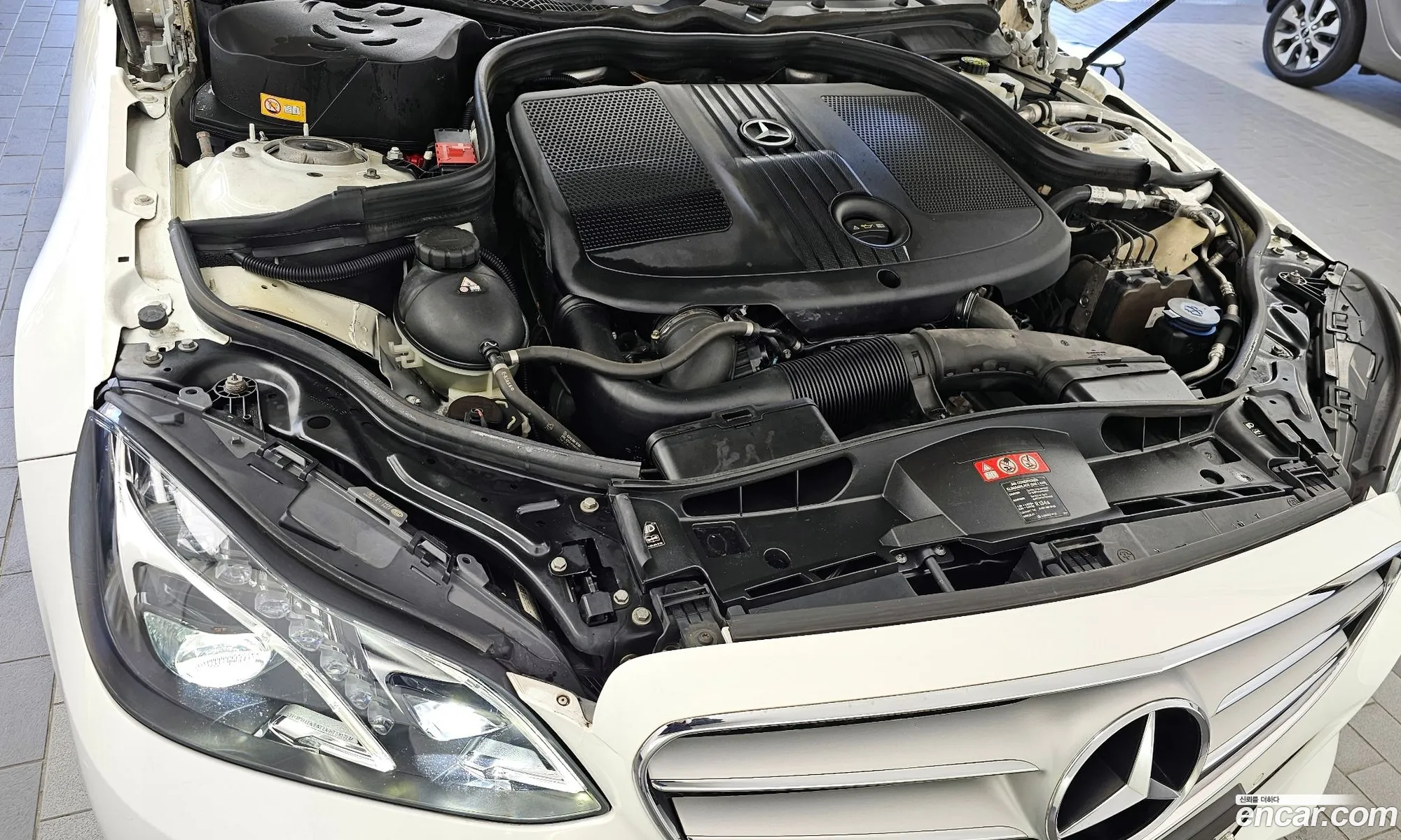 Mercedes-Benz E-Class W212 2014 WDDHF8CB7EB047203 — 19