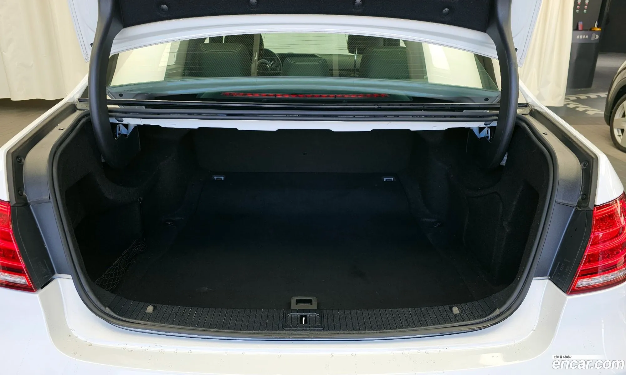 Mercedes-Benz E-Class W212 2014 WDDHF8CB7EB047203 — 13