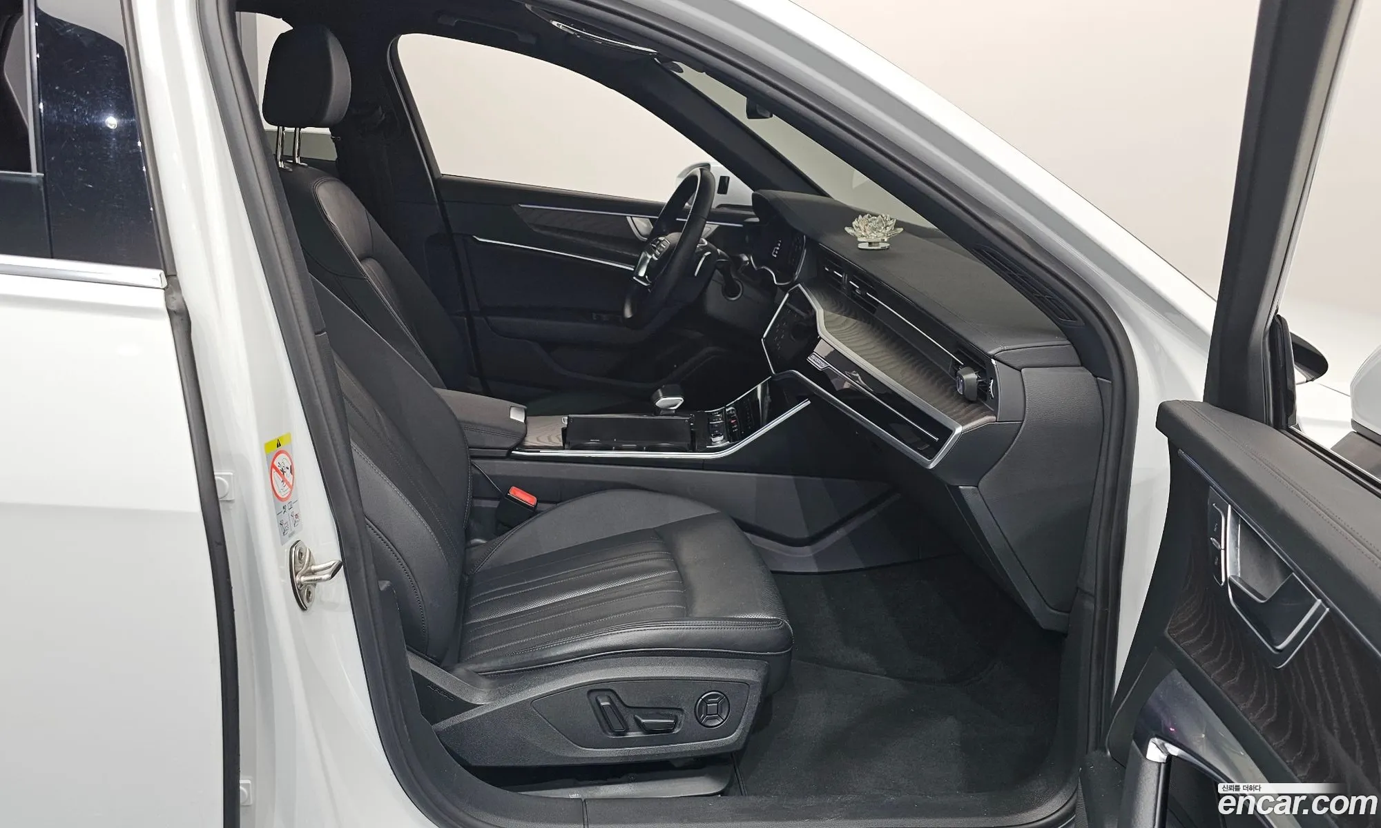 Audi A6 2022 WAUZZZF28NN058102 — 4