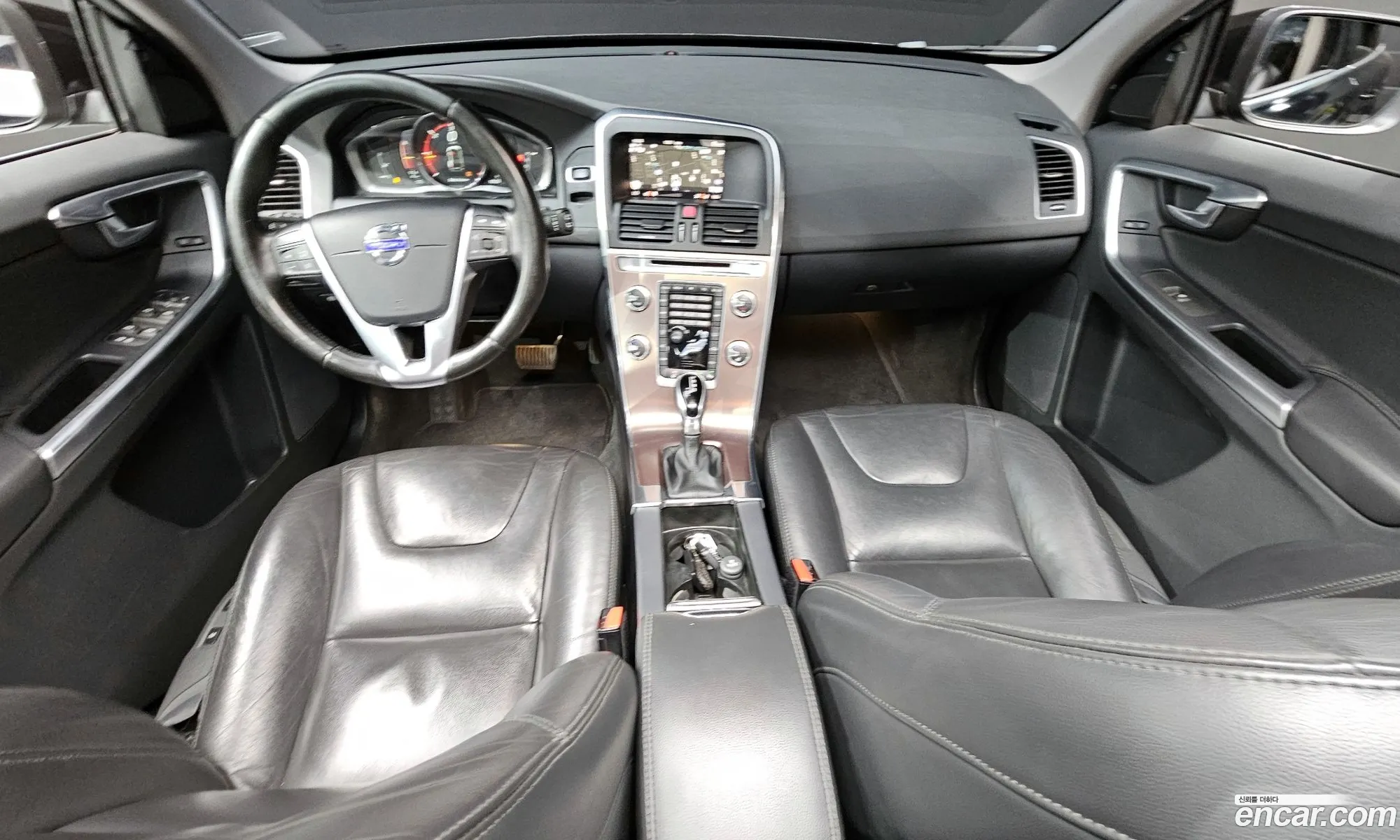 Volvo XC60 2017 YV1DZARBDH2121344 — 8