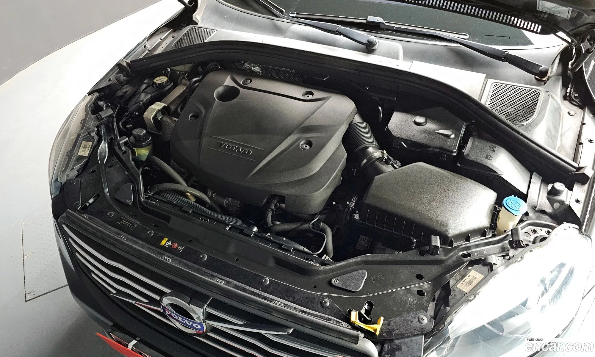 Volvo XC60 2017 YV1DZARBDH2121344 — 20