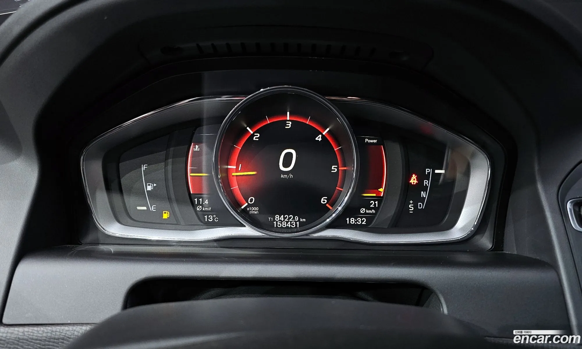 Volvo XC60 2017 YV1DZARBDH2121344 — 17