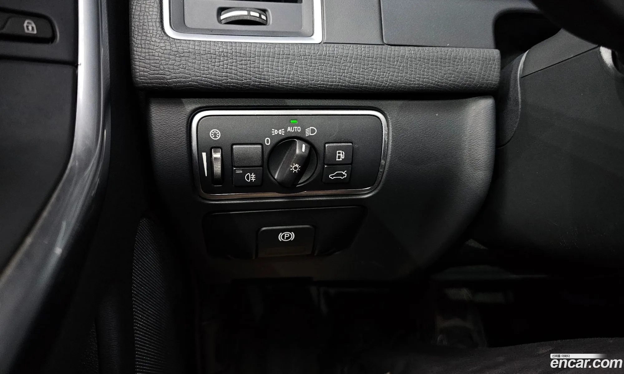 Volvo XC60 2017 YV1DZARBDH2121344 — 3