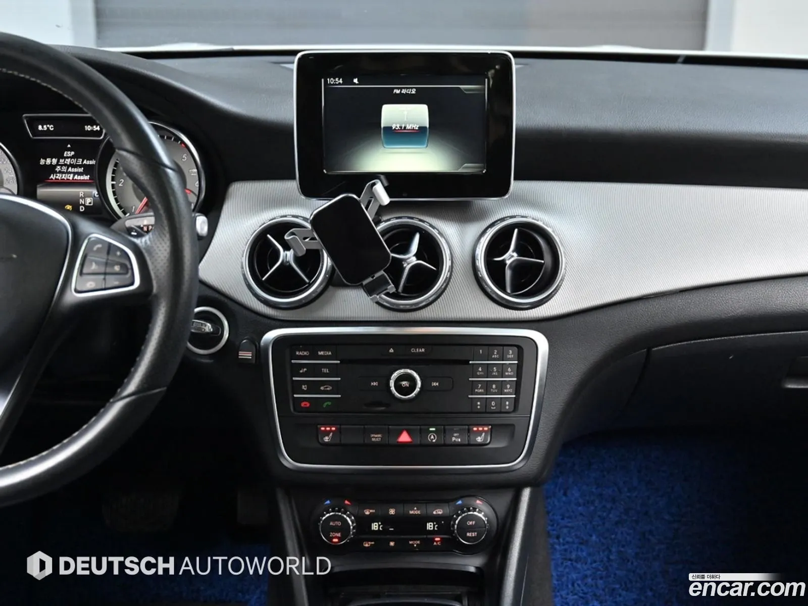 Mercedes-Benz GLA-Class X156 2017 — 12