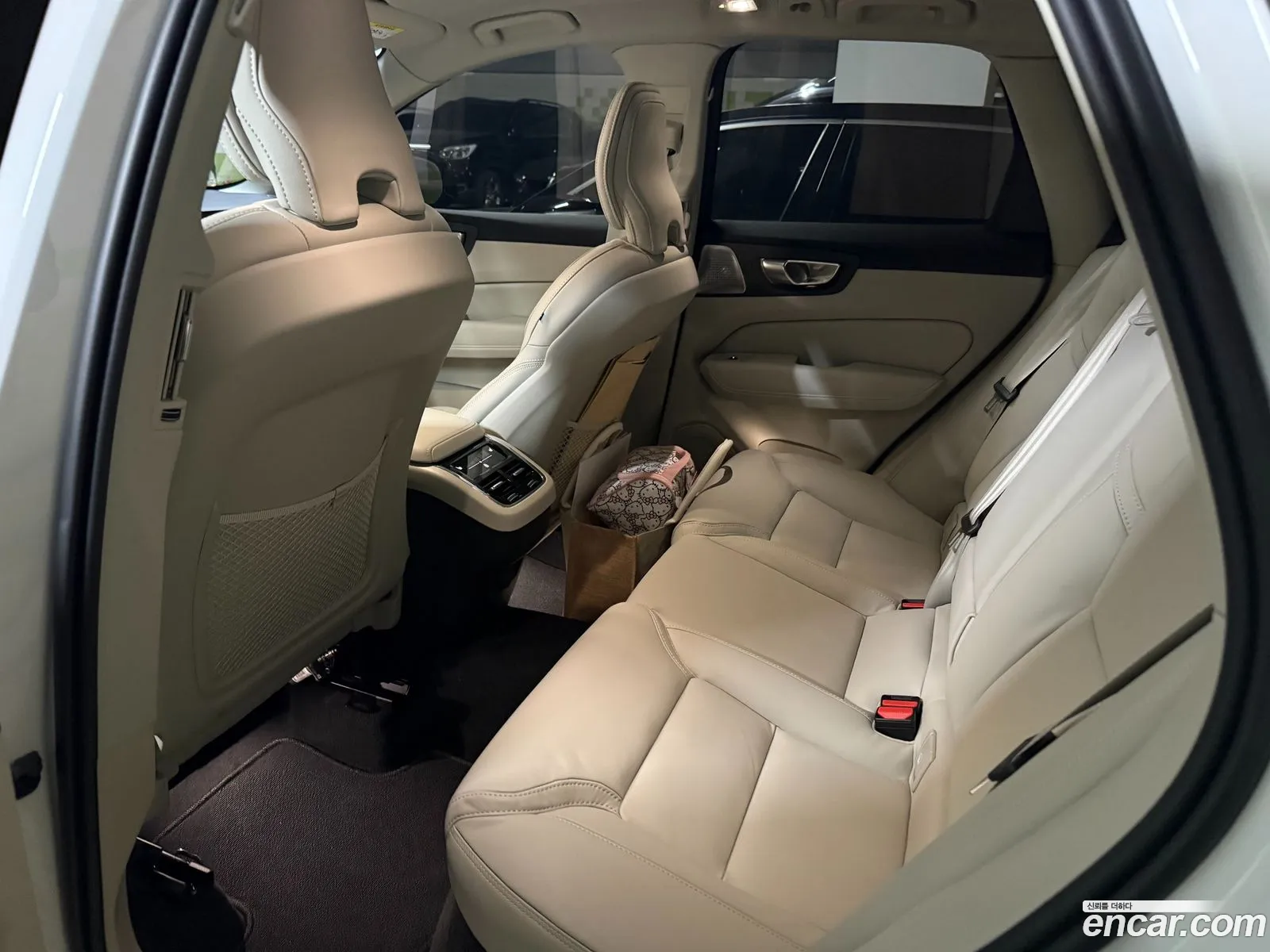 Volvo XC60 2025 — 18