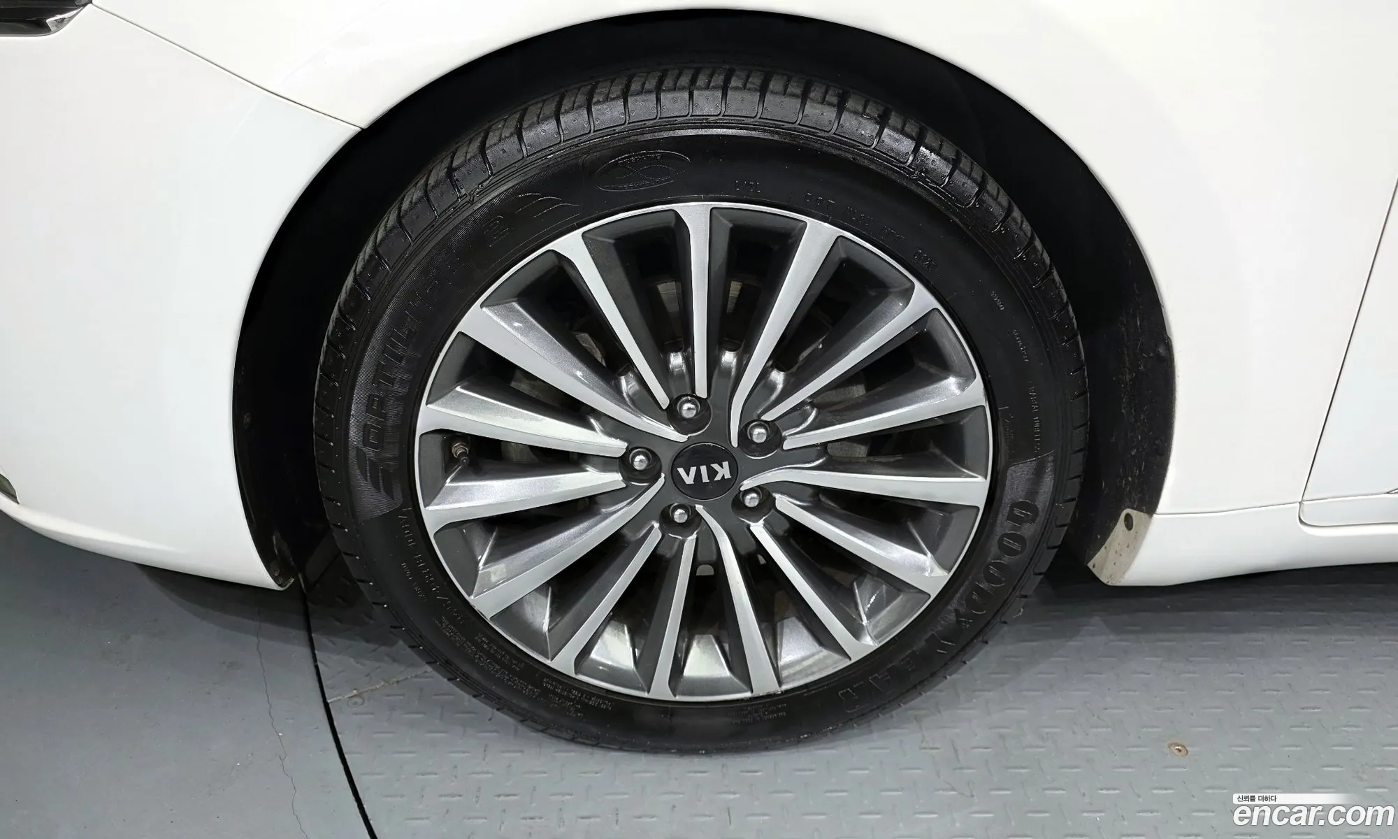 Kia K7 2017 — 2