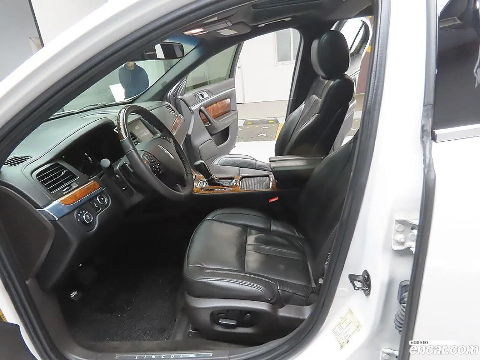Lincoln MKS 2014 — 15