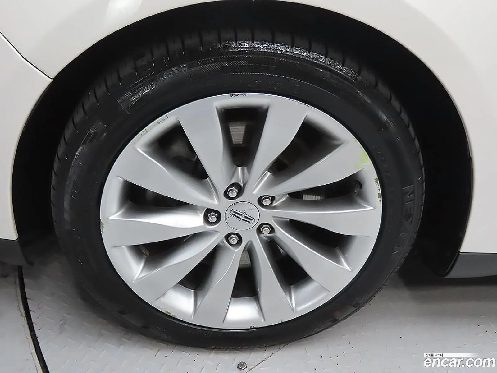 Lincoln MKS 2014 — 18