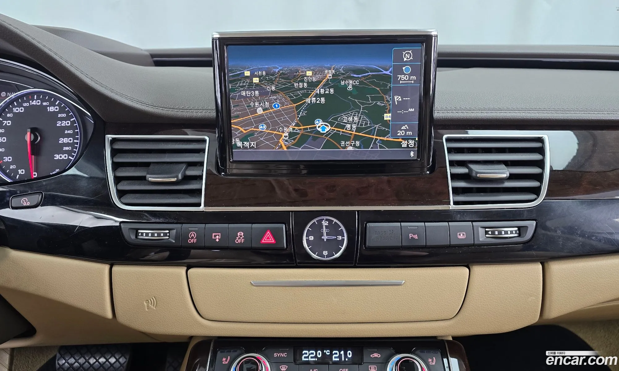Audi A8 2015 WAUZZZ4H1FN037102 — 2