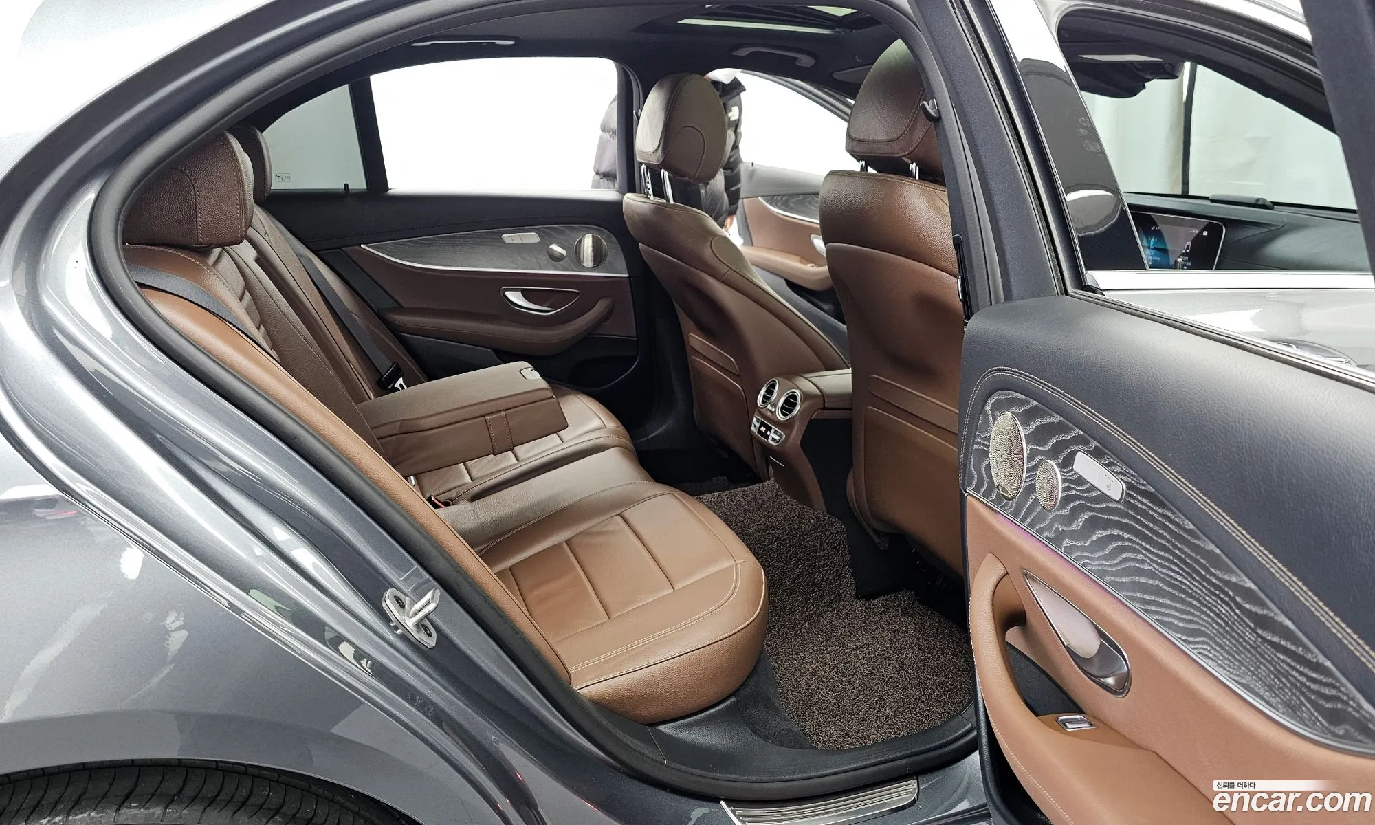 Mercedes-Benz E-Class W213 2022 — 19