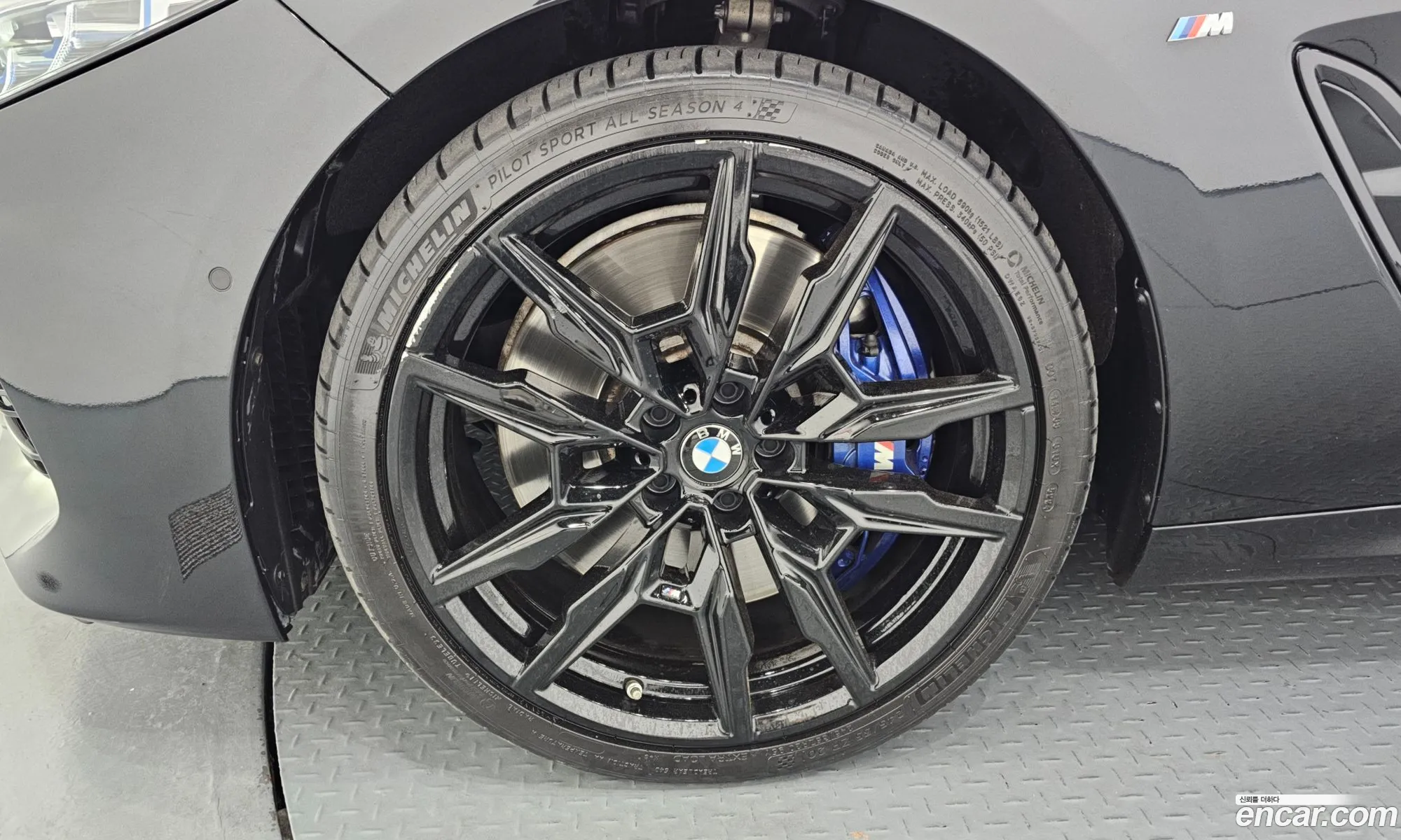 BMW 8 Series 2023 — 18