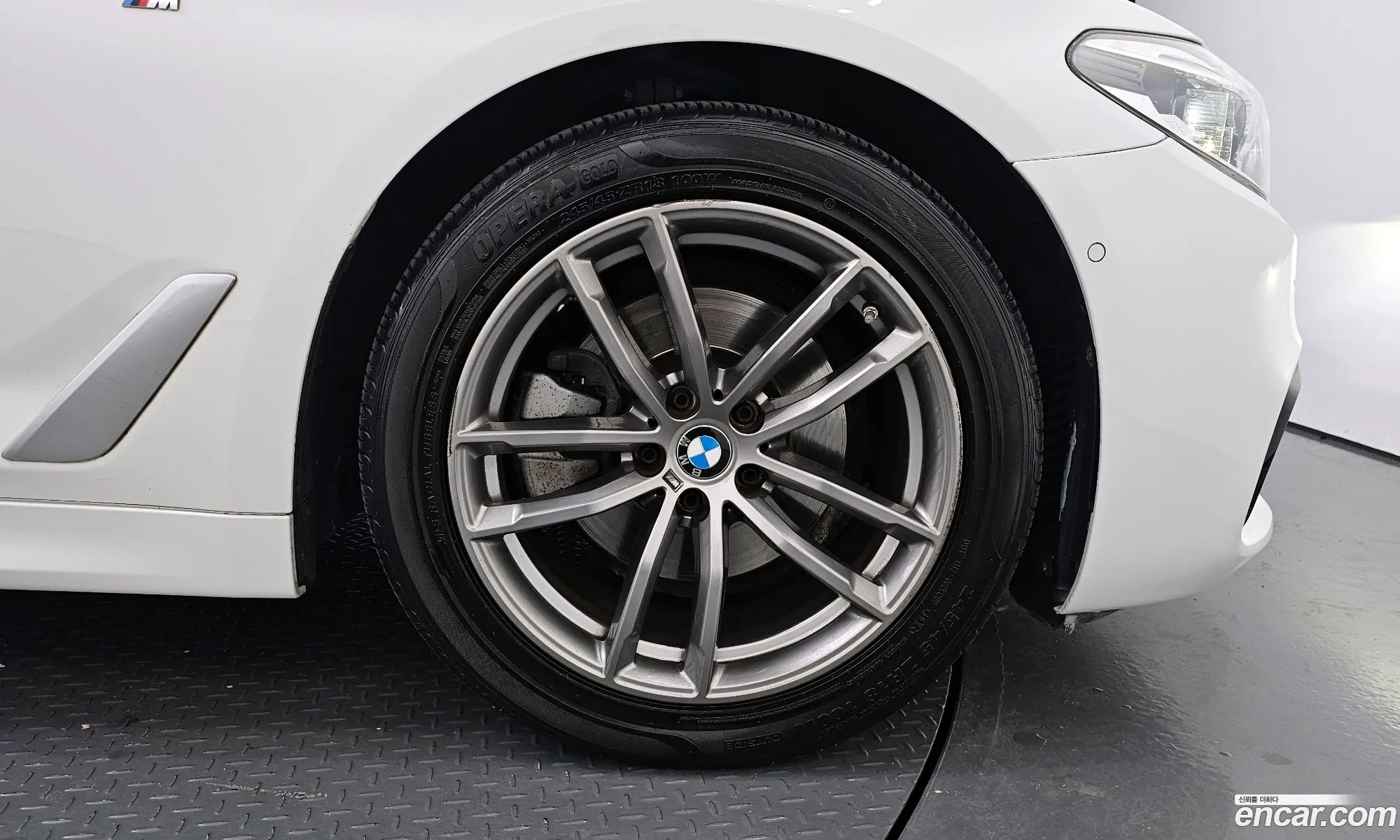 BMW 5 Series 2017 — 11