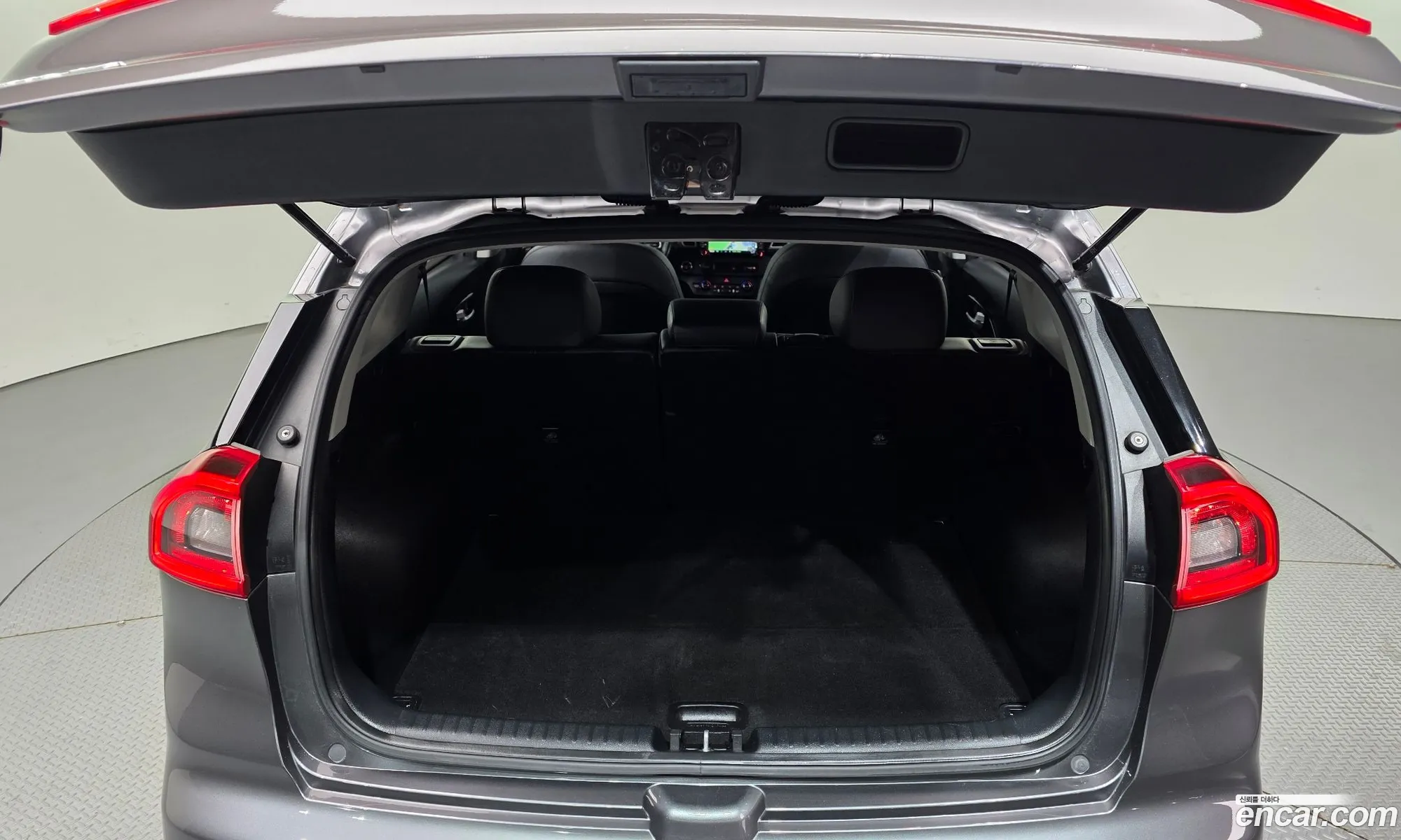 Kia Niro 2017 — 17