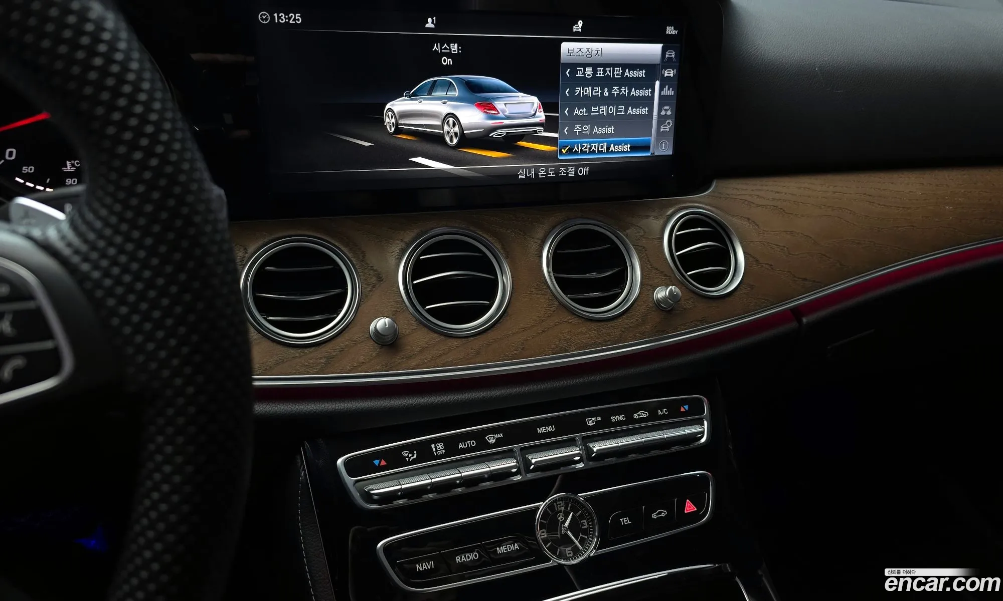 Mercedes-Benz E-Class W213 2017 WDDZF4KB6JA315527 — 12