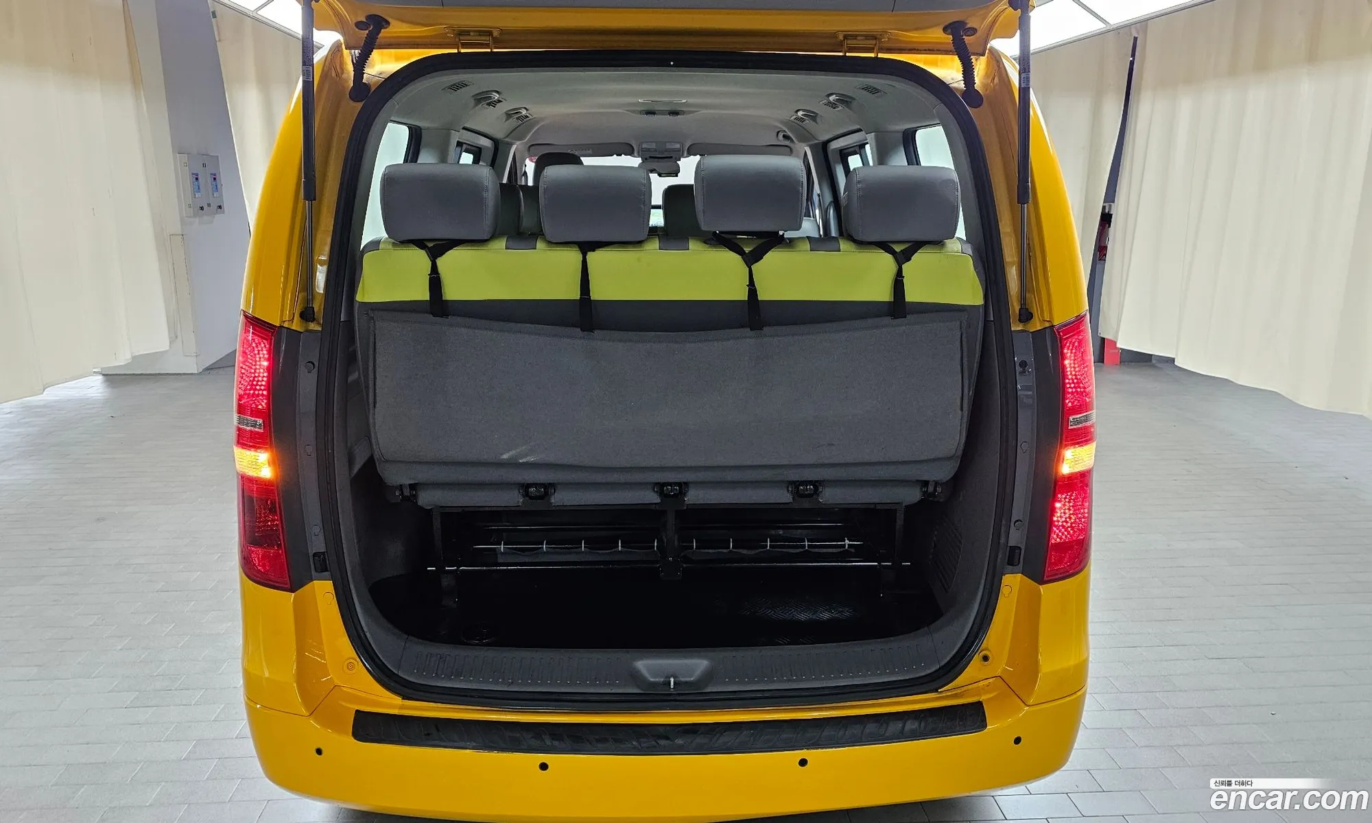Hyundai Grand Starex 2018 — 18