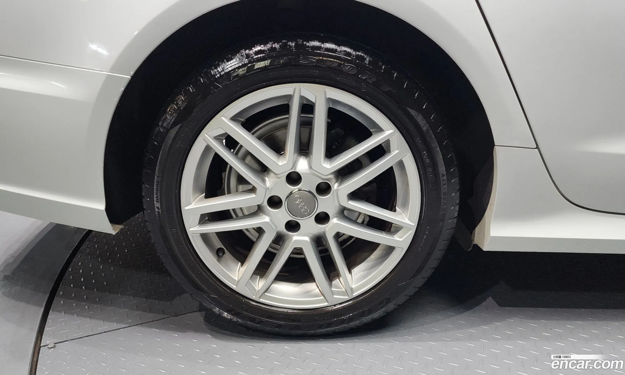 Audi A6 2015 — 11